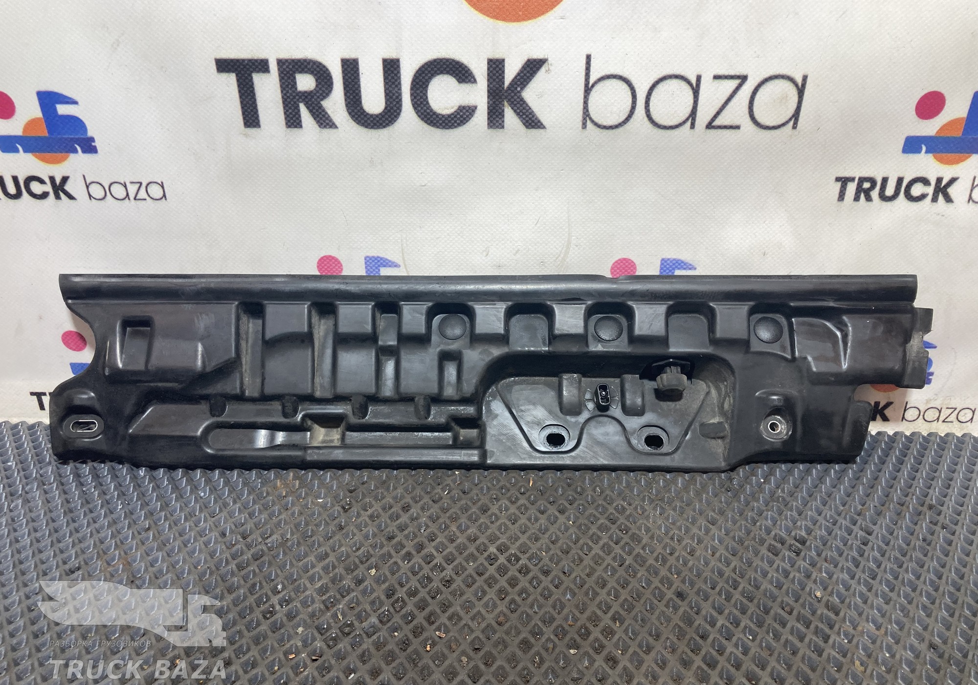 82555262 Уплотнитель капота для Renault T (с 2013)