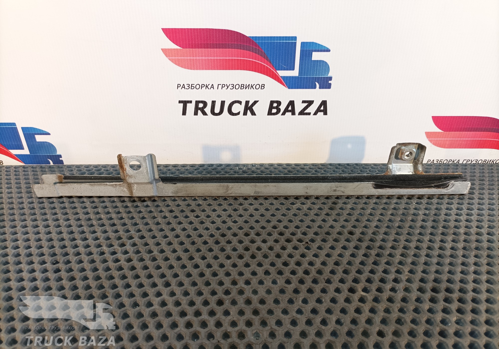 3981648 Направляющая стекла двери правая для Volvo FM II (с 2002)