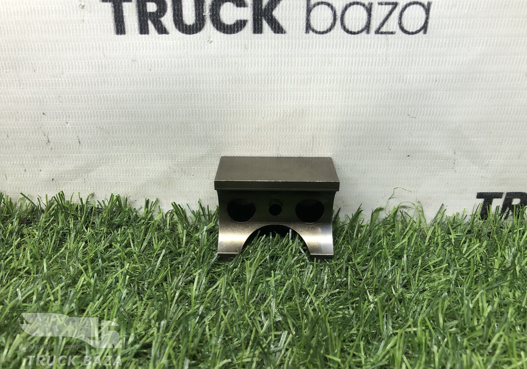 51042020136 Кронштейн вала рокеров