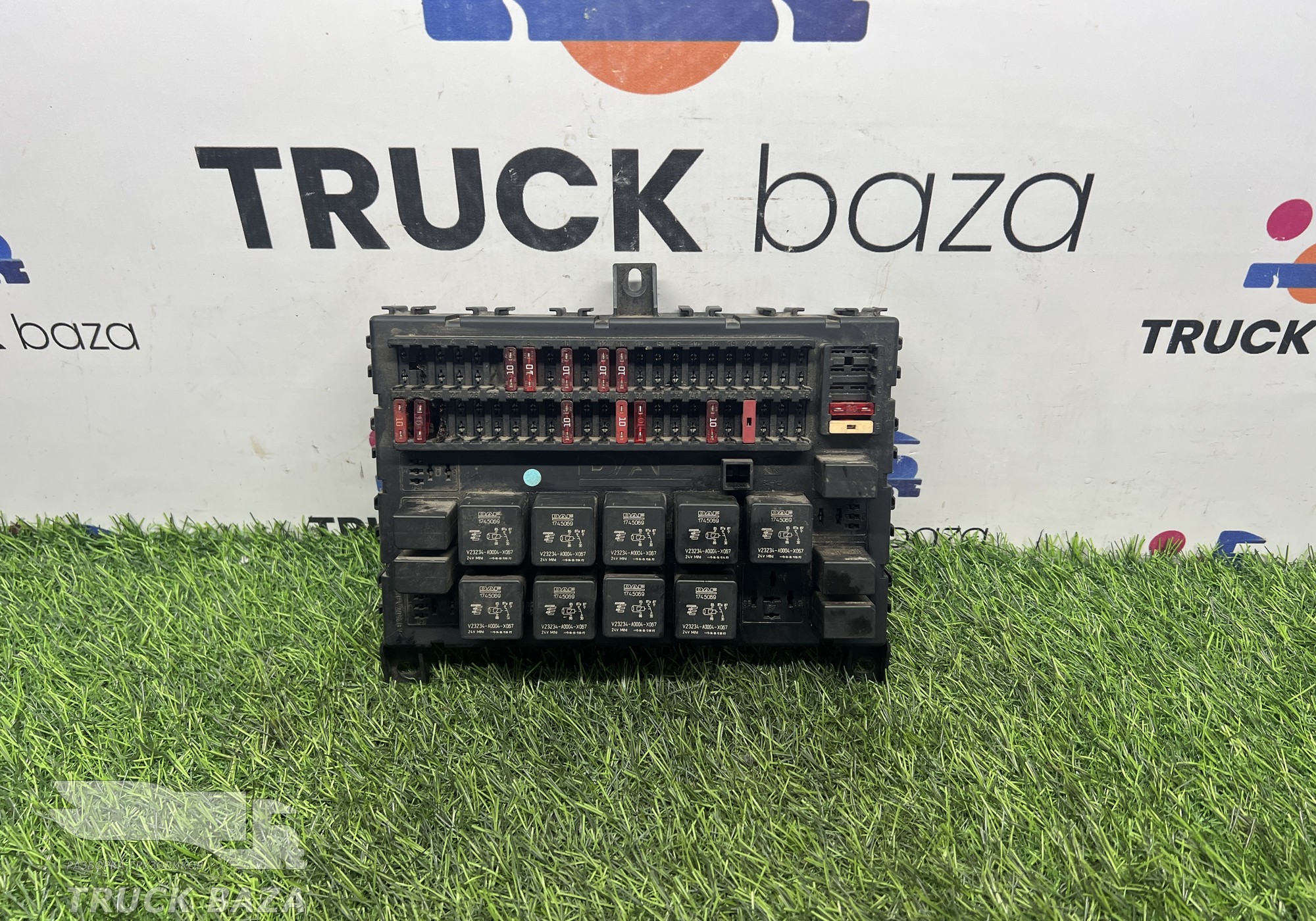 1895428 Блок предохранителей