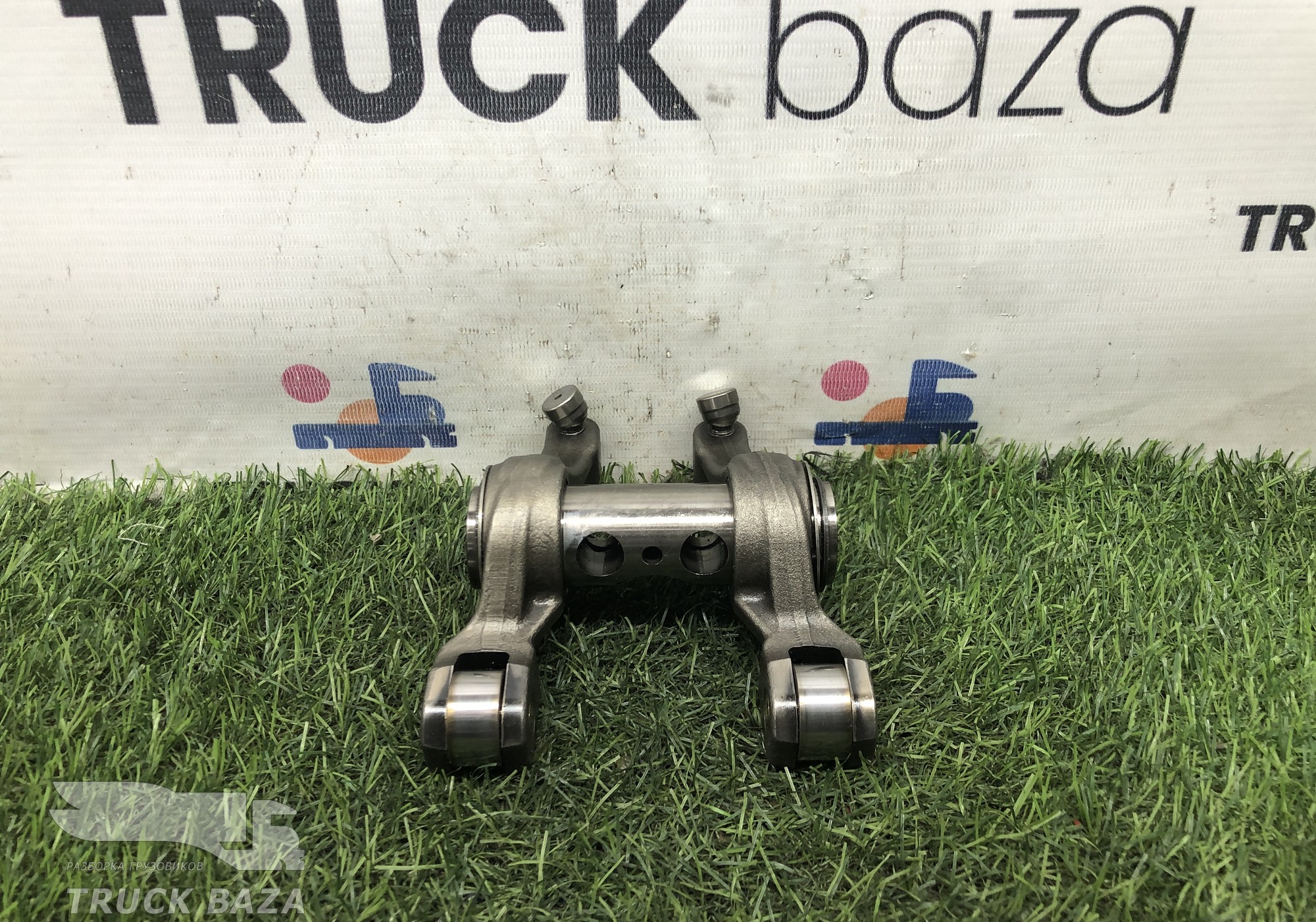 51042035065 Вал рокеров