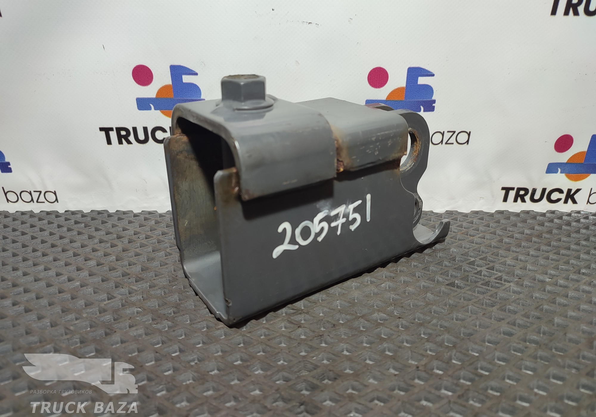 84157282 Кронштейн усилителя переднего бампера левый для Volvo FH 4 (с 2012)
