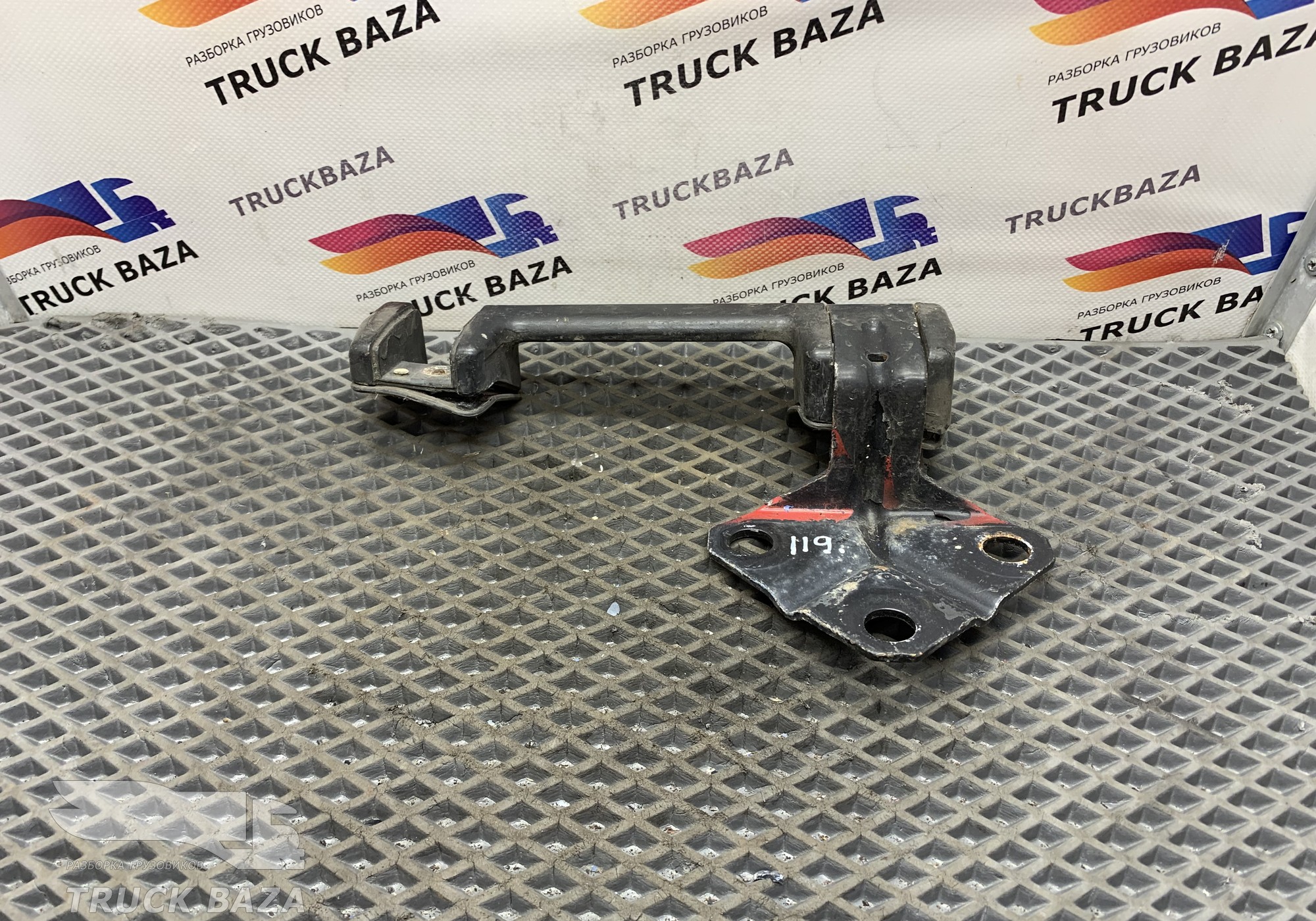 81970010377 Ручка решетки радиатора левая для Man F2000 I (с 1994 по 1998)