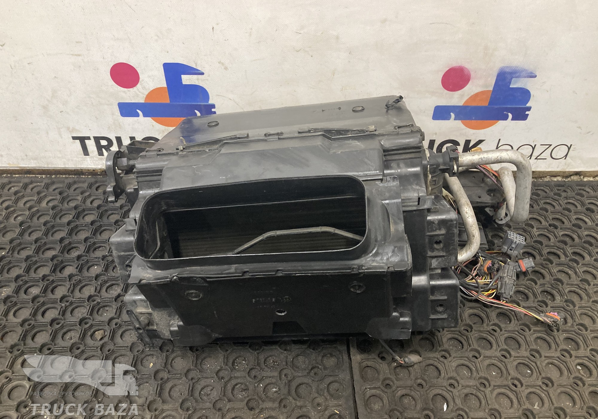 81619006372 Корпус печки