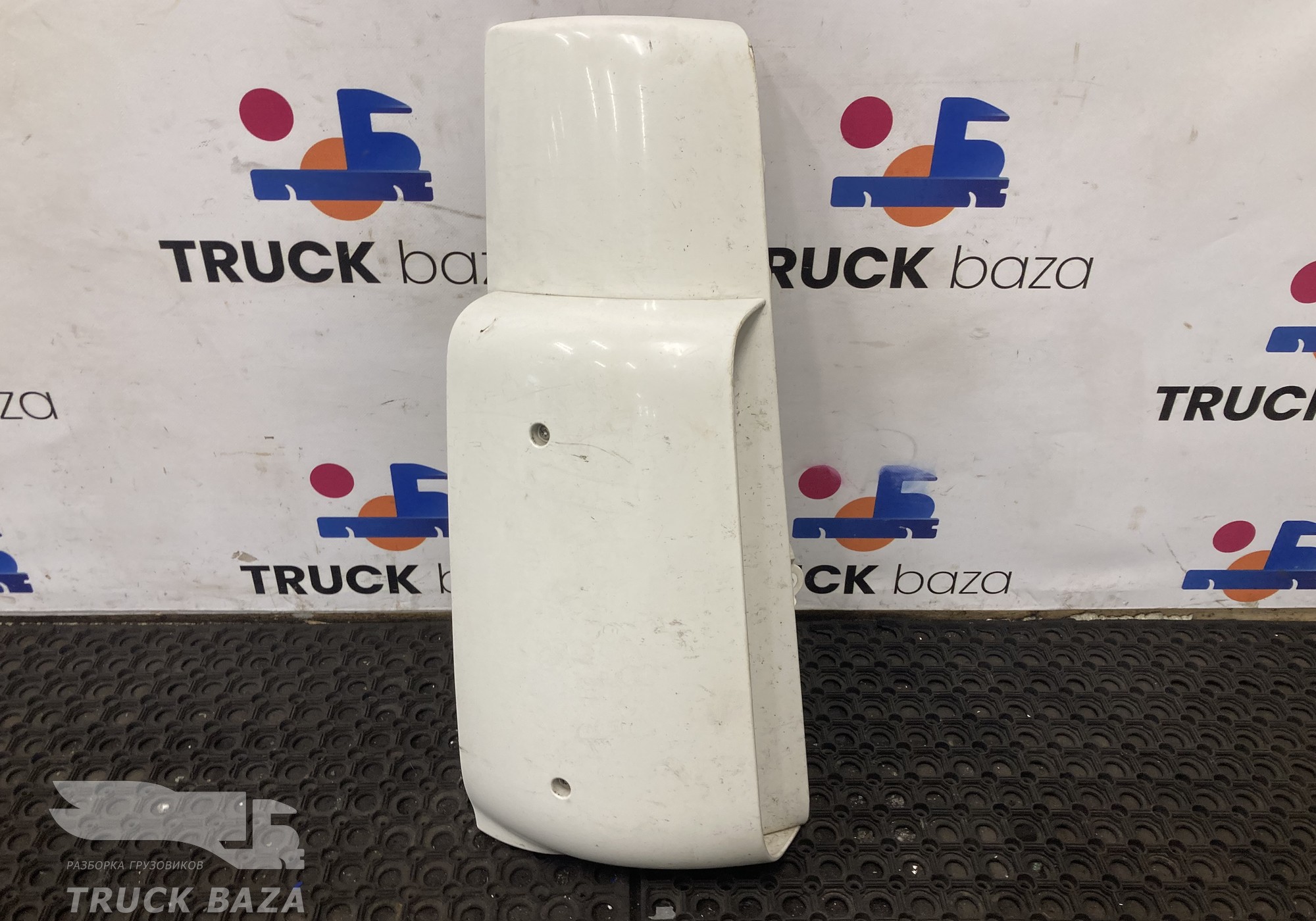 1400010 Дефлектор кабины правый