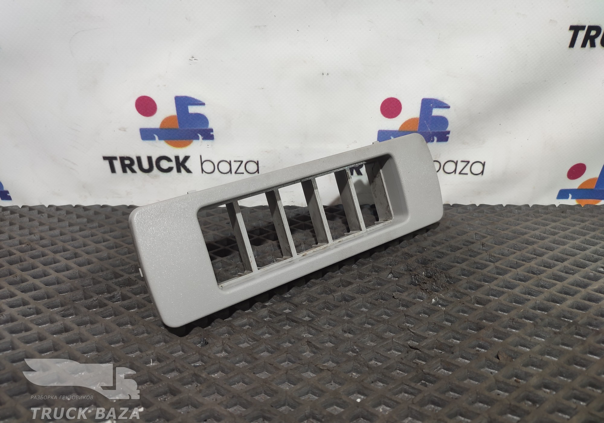 20372024 Рамка кнопок для Volvo FM II (с 2002)