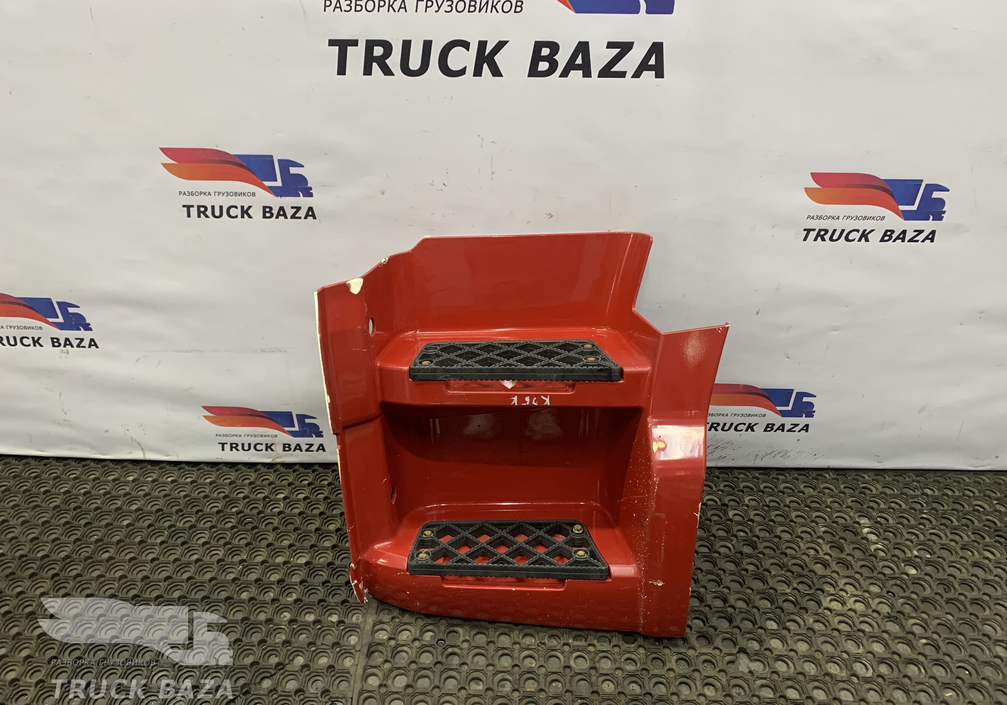 549018405115 Корпус подножек левый для КАМАЗ 54901