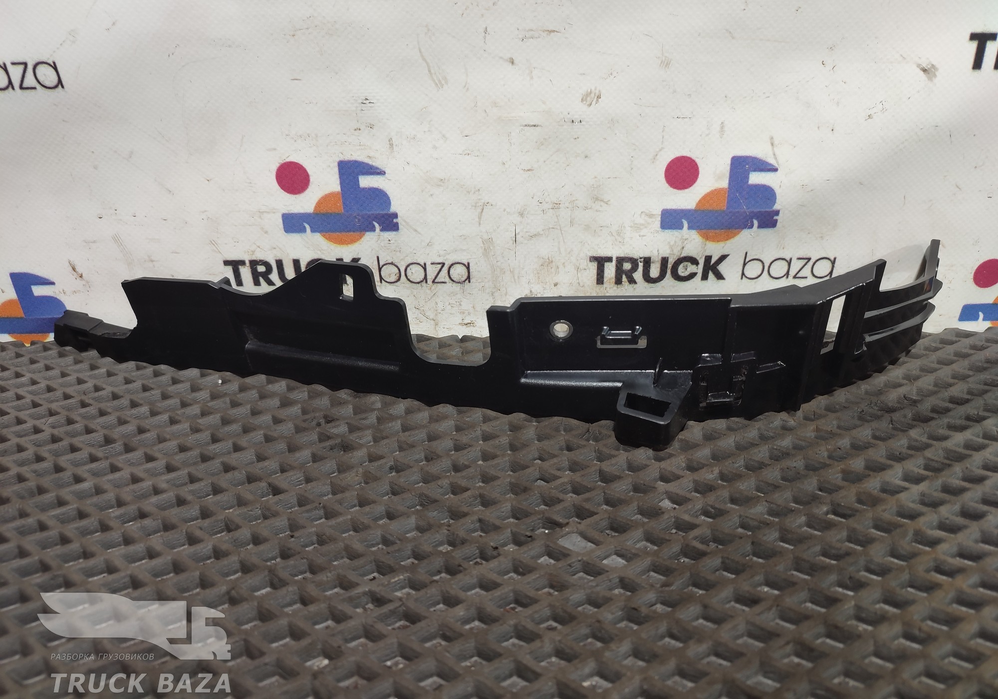 2340776 Накладка под лобовым стеклом для Scania 6-series R (с 2016)