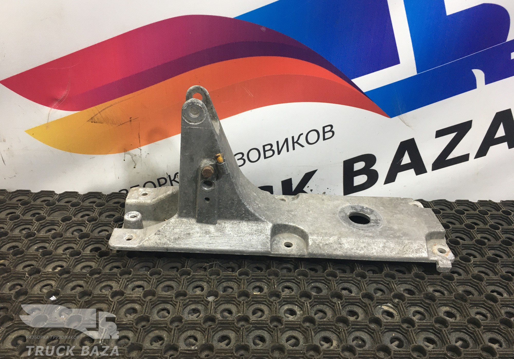 5010552180 Кронштейн кабины задний для Renault Magnum