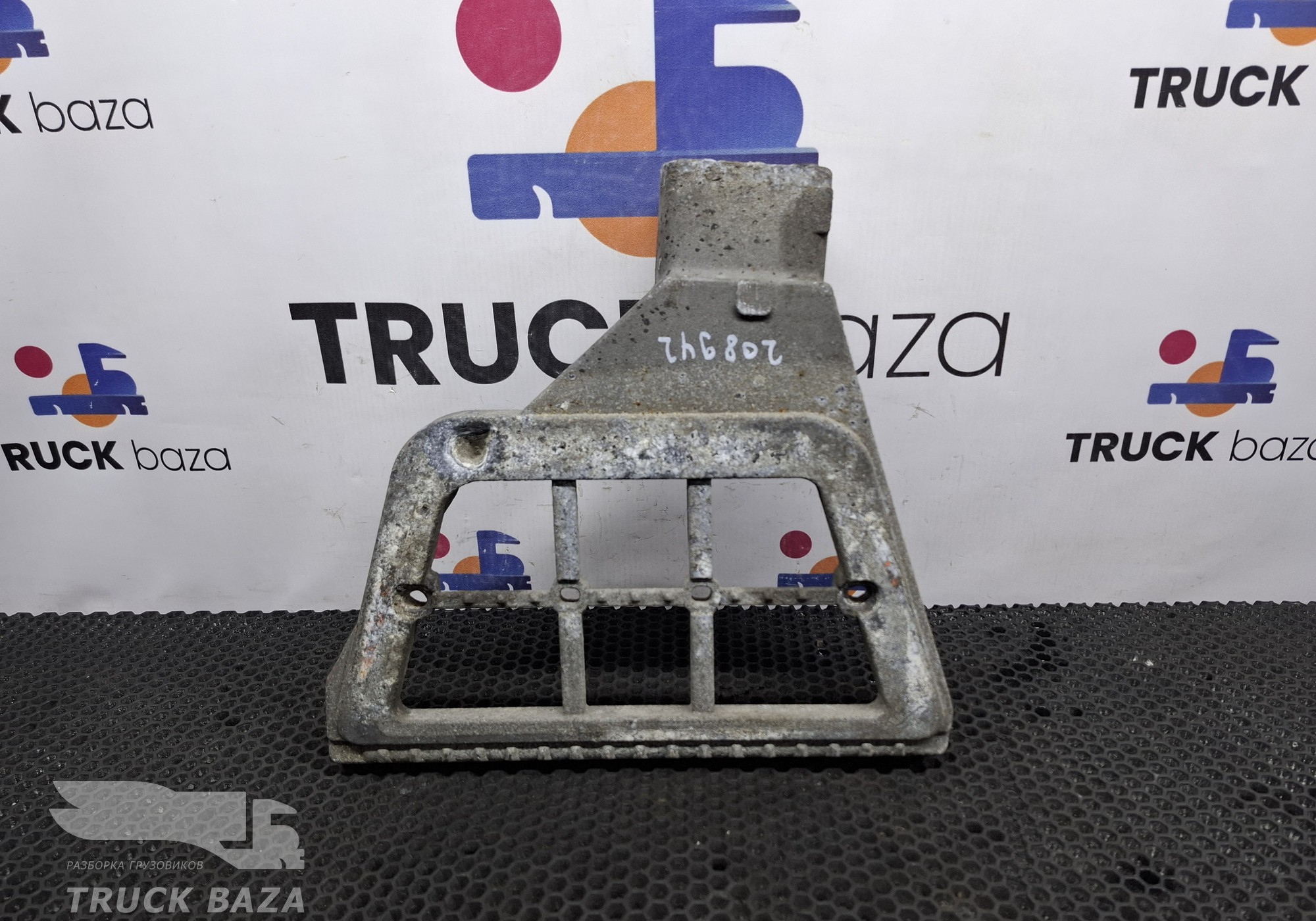 1641631 Кронштейн подножки правый для Daf XF105