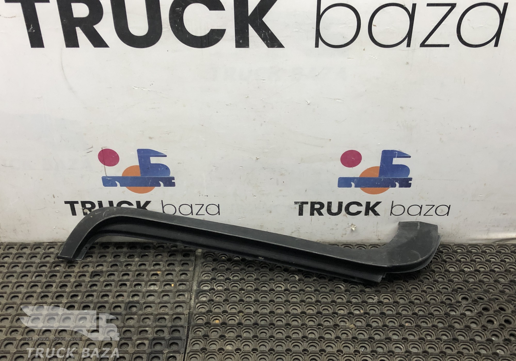 A9436980162 Накладка стойки лобового стекла правая для Mercedes-Benz Actros