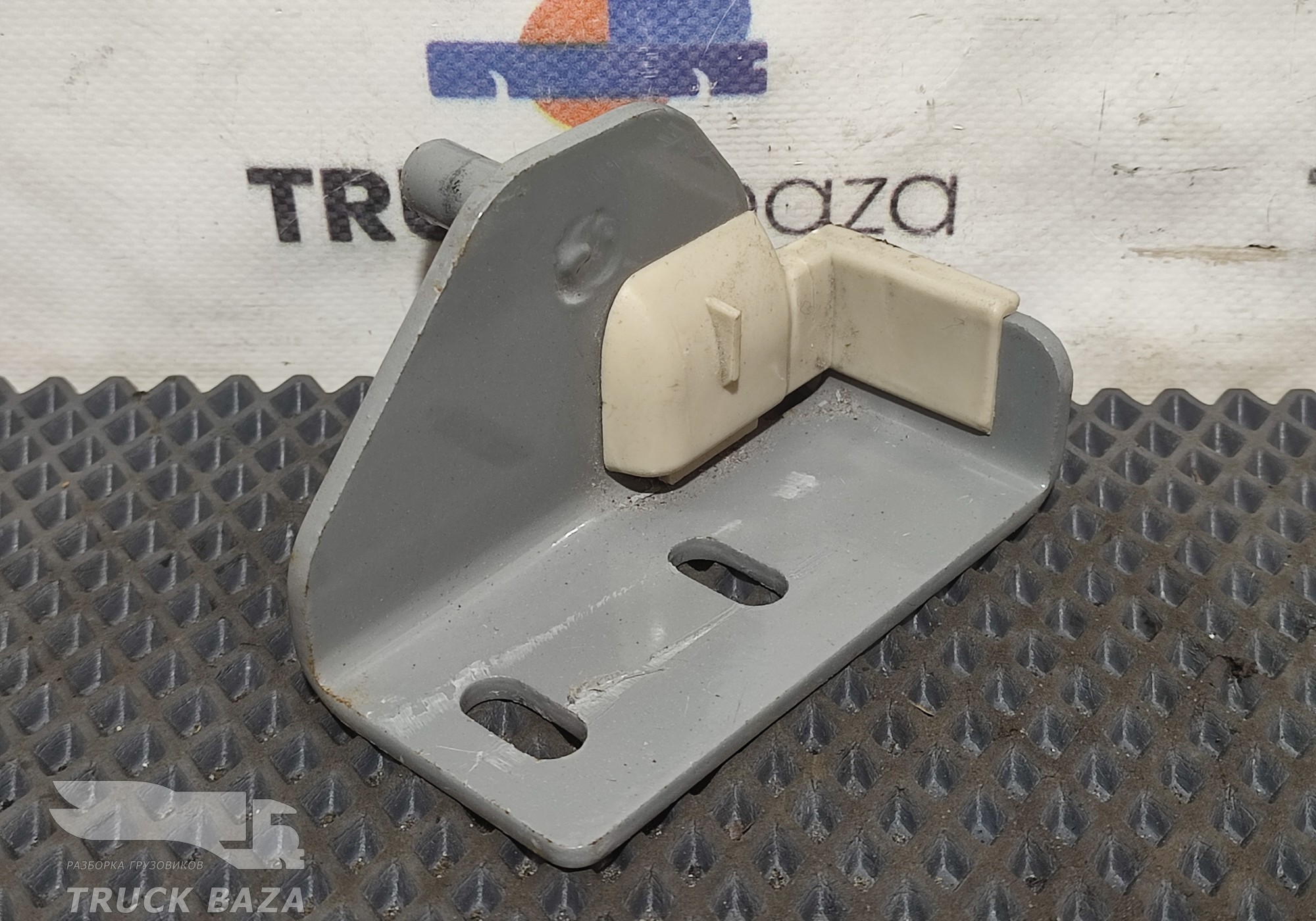 810621585038 Кронштейн спальника правый для Sinotruk Sitrak C7H