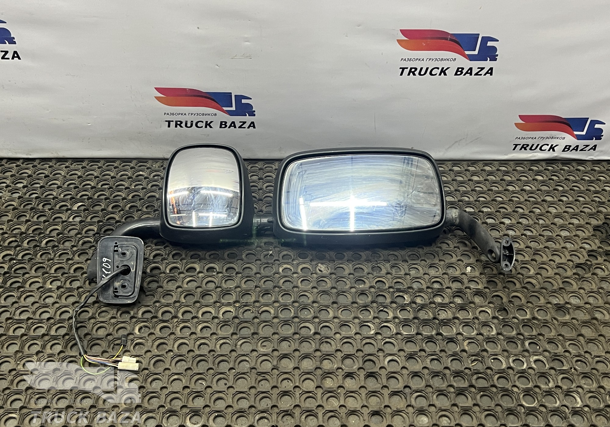 1808567 Зеркало заднего вида левое