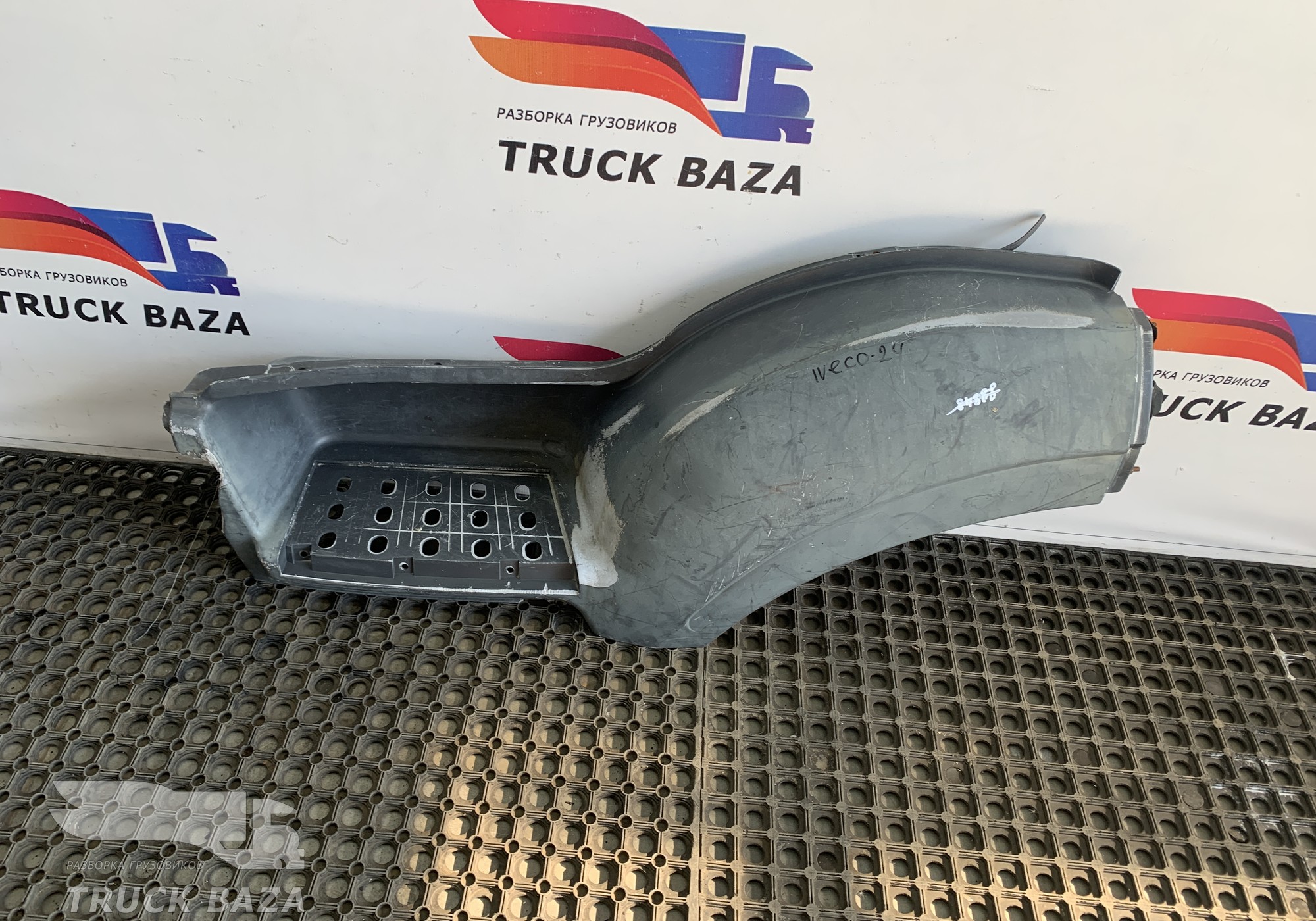 504047583 Корпус подножки левой для Iveco Eurotrakker I (с 1993 по 2004)