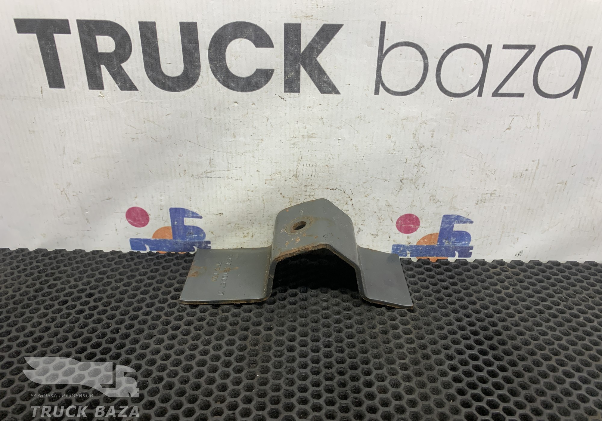 A9305210097 Кронштейн крыла заднего для Mercedes-Benz Axor I (с 2001 по 2004)