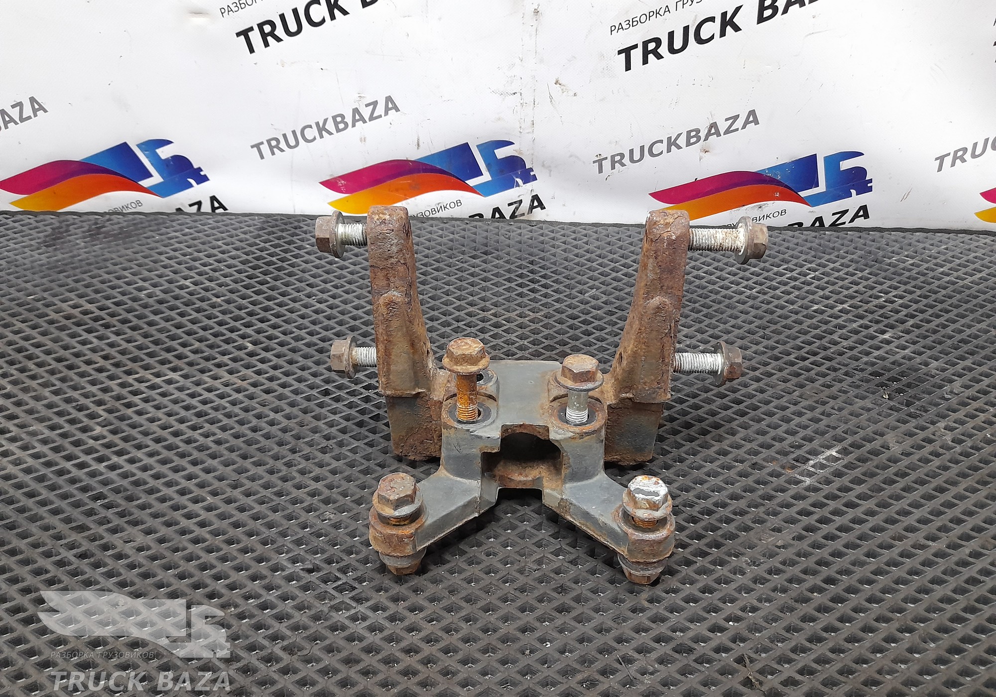 1309419 Кронштейн буксировочный для Daf 95