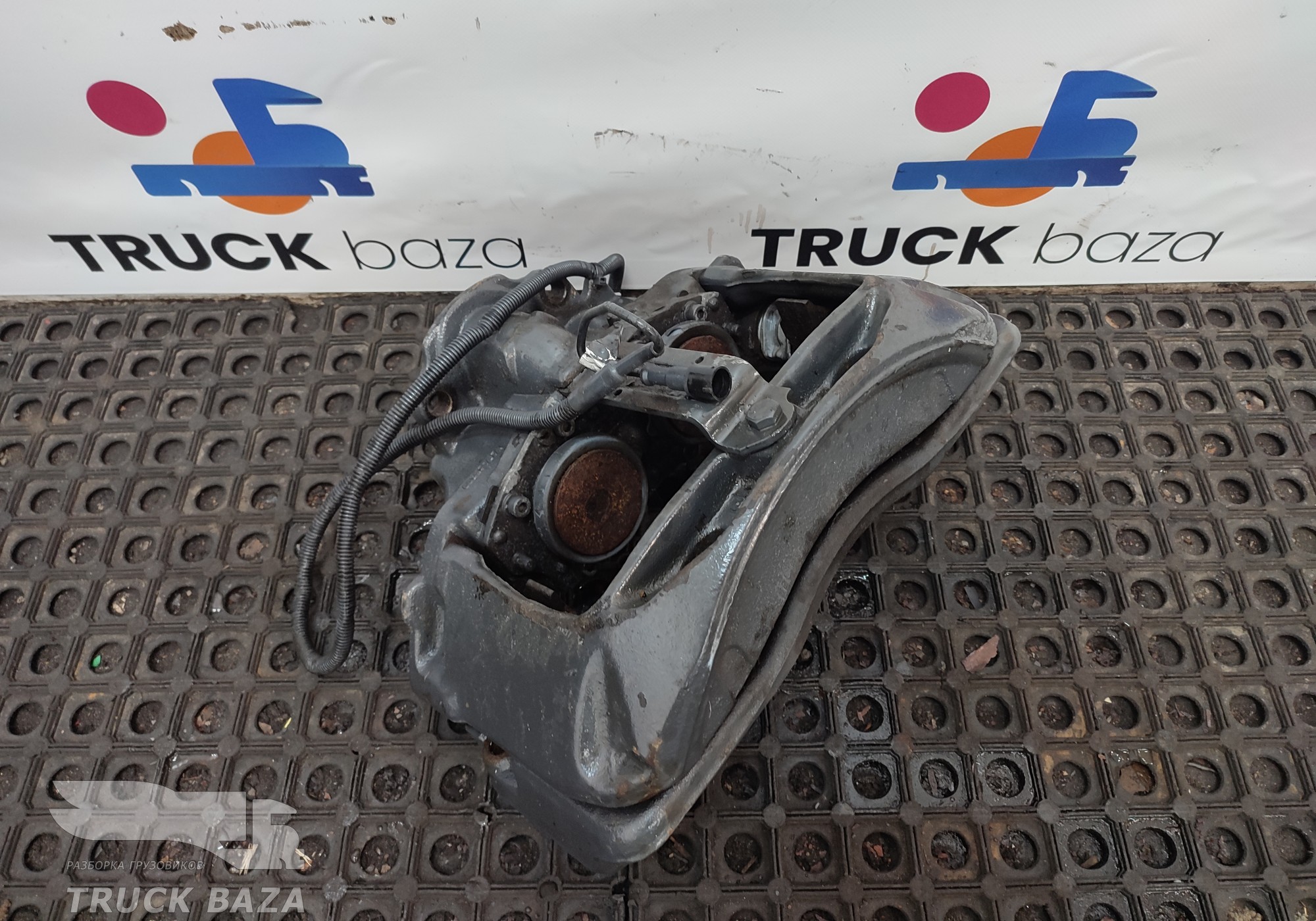 2564042 Суппорт левый LH для Scania