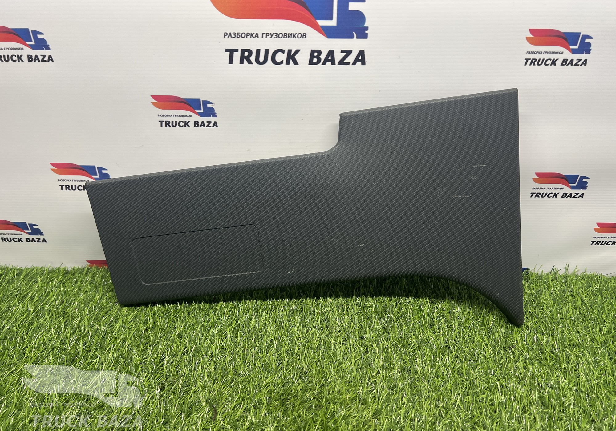 82578358 Накладка передней стойки для Renault T (с 2013)