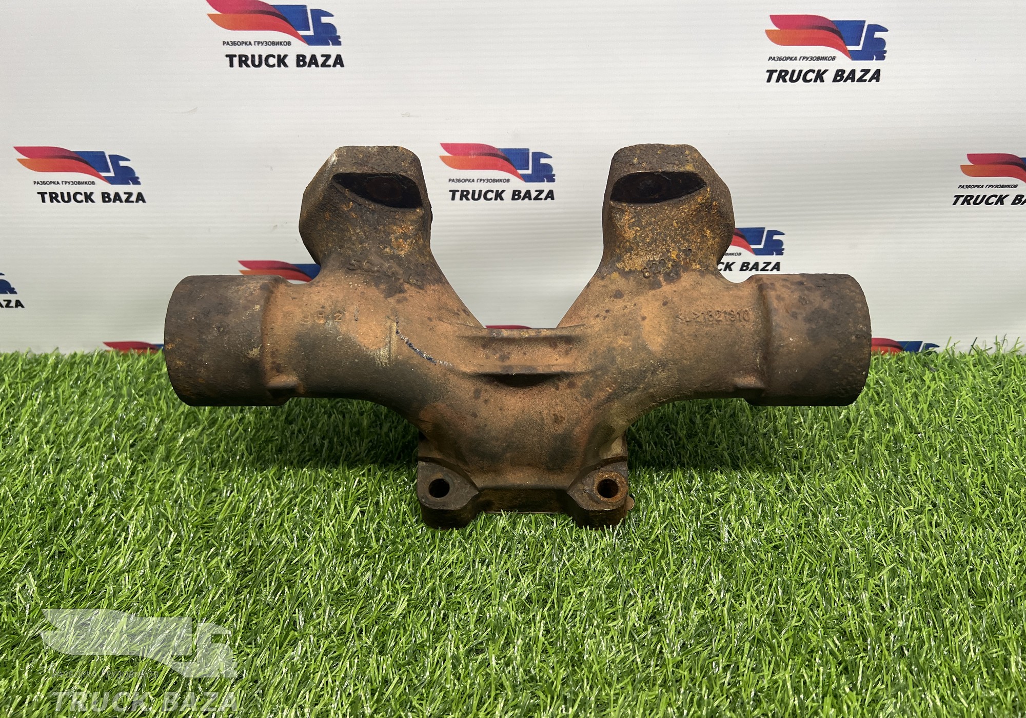 2074141 Коллектор выпускной