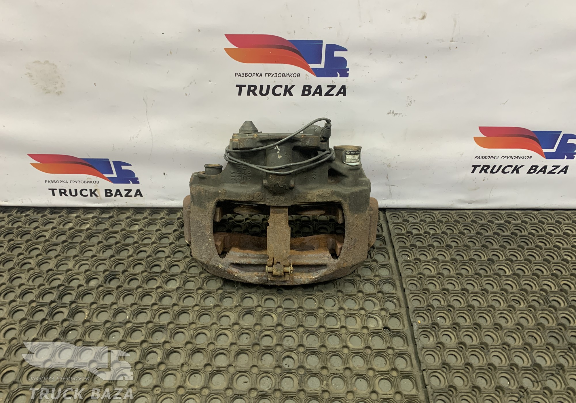 A9444203901 Суппорт передний правый/задний левый