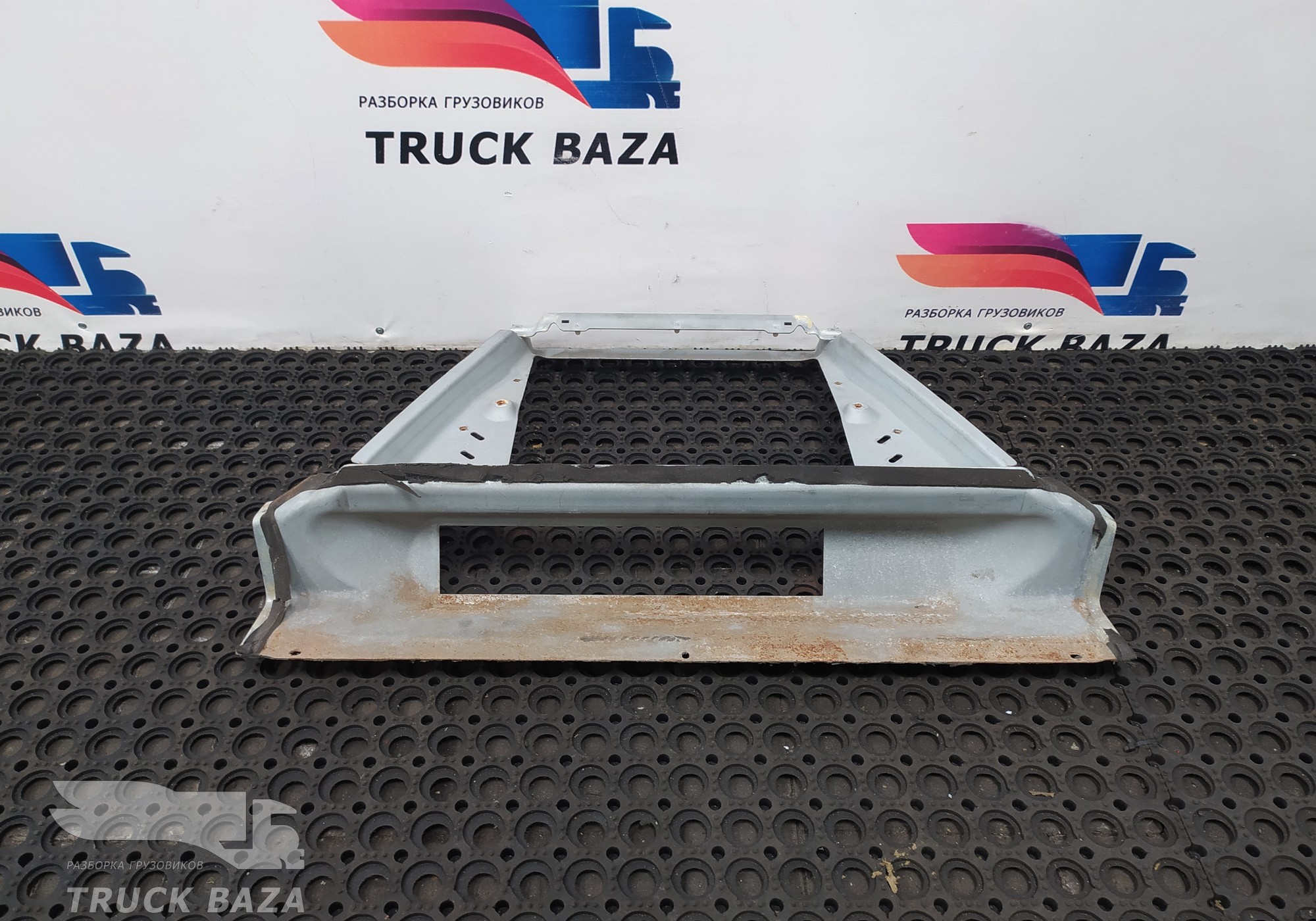 1308797 Кронштейн торпедо для Daf XF105