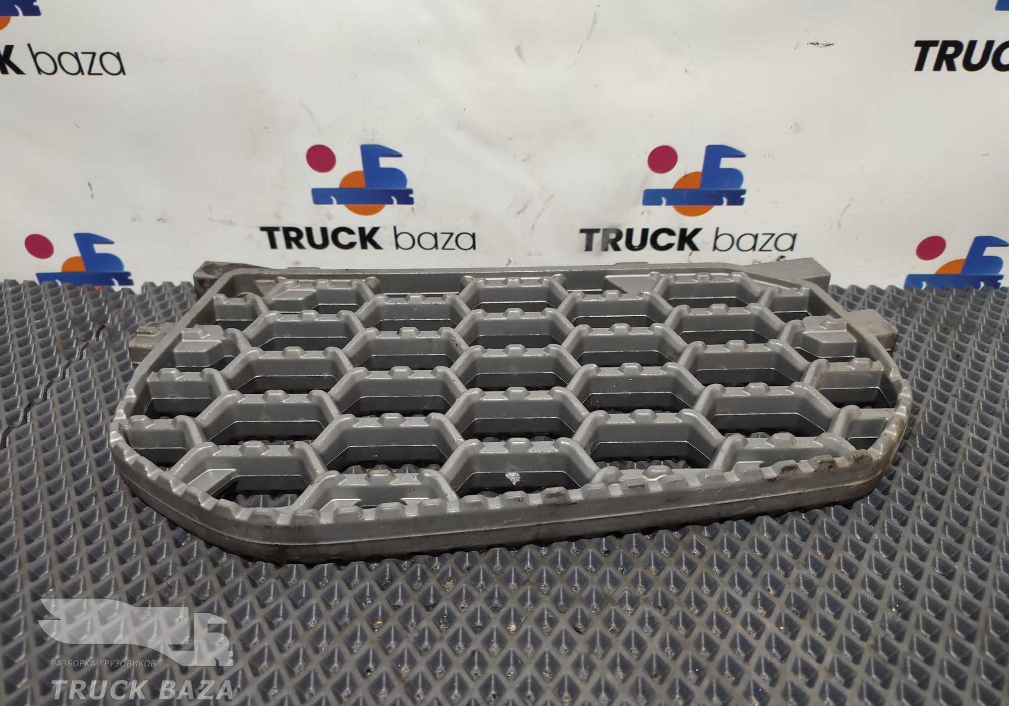 2595870 Ступенька подножки