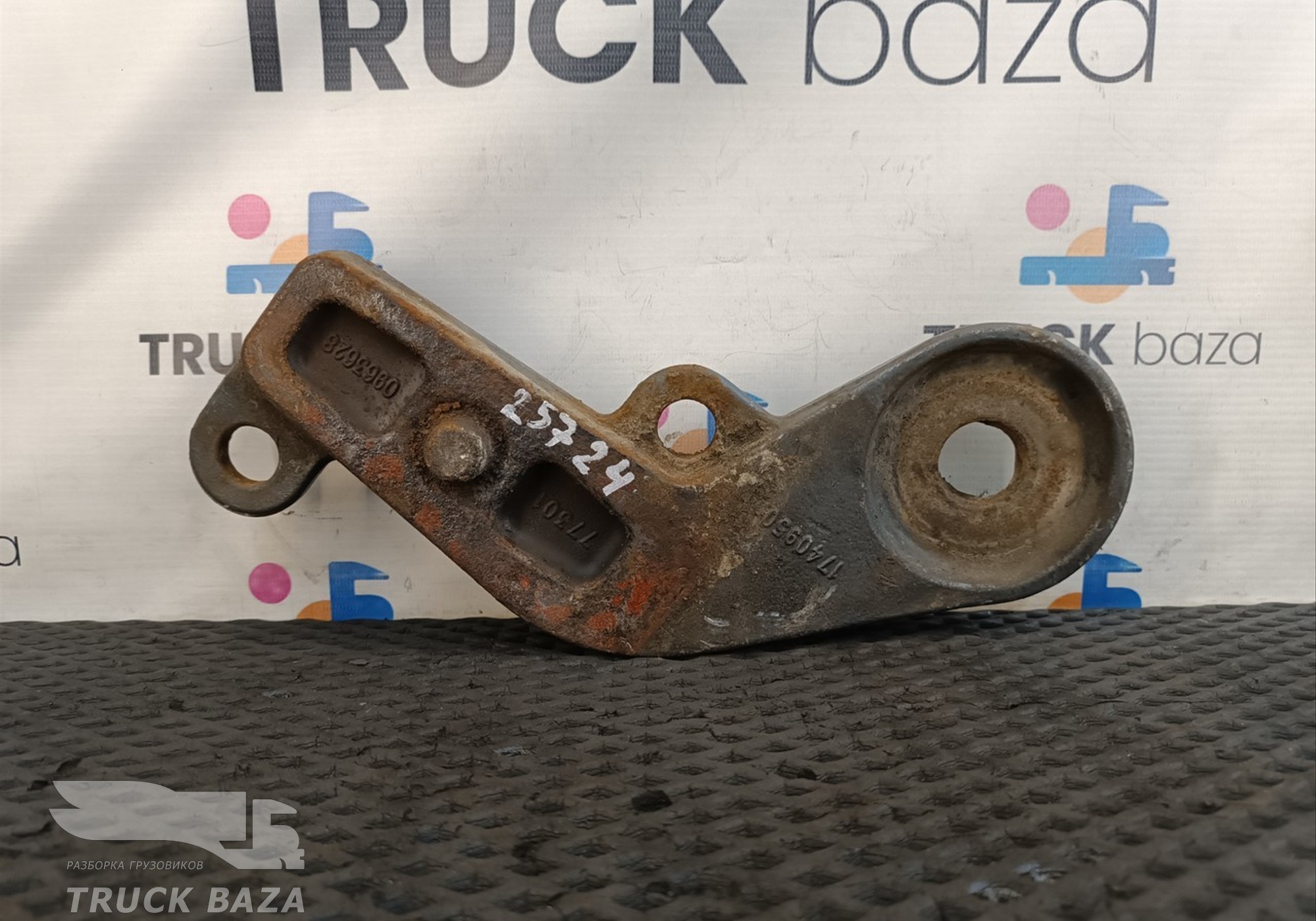 1740950 Кронштейн переднего амортизатора левый для Daf XF105