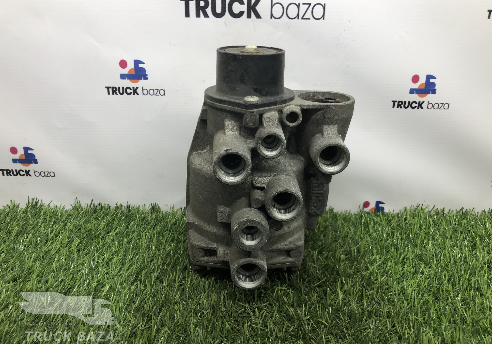 Кран управления тормозами прицепа