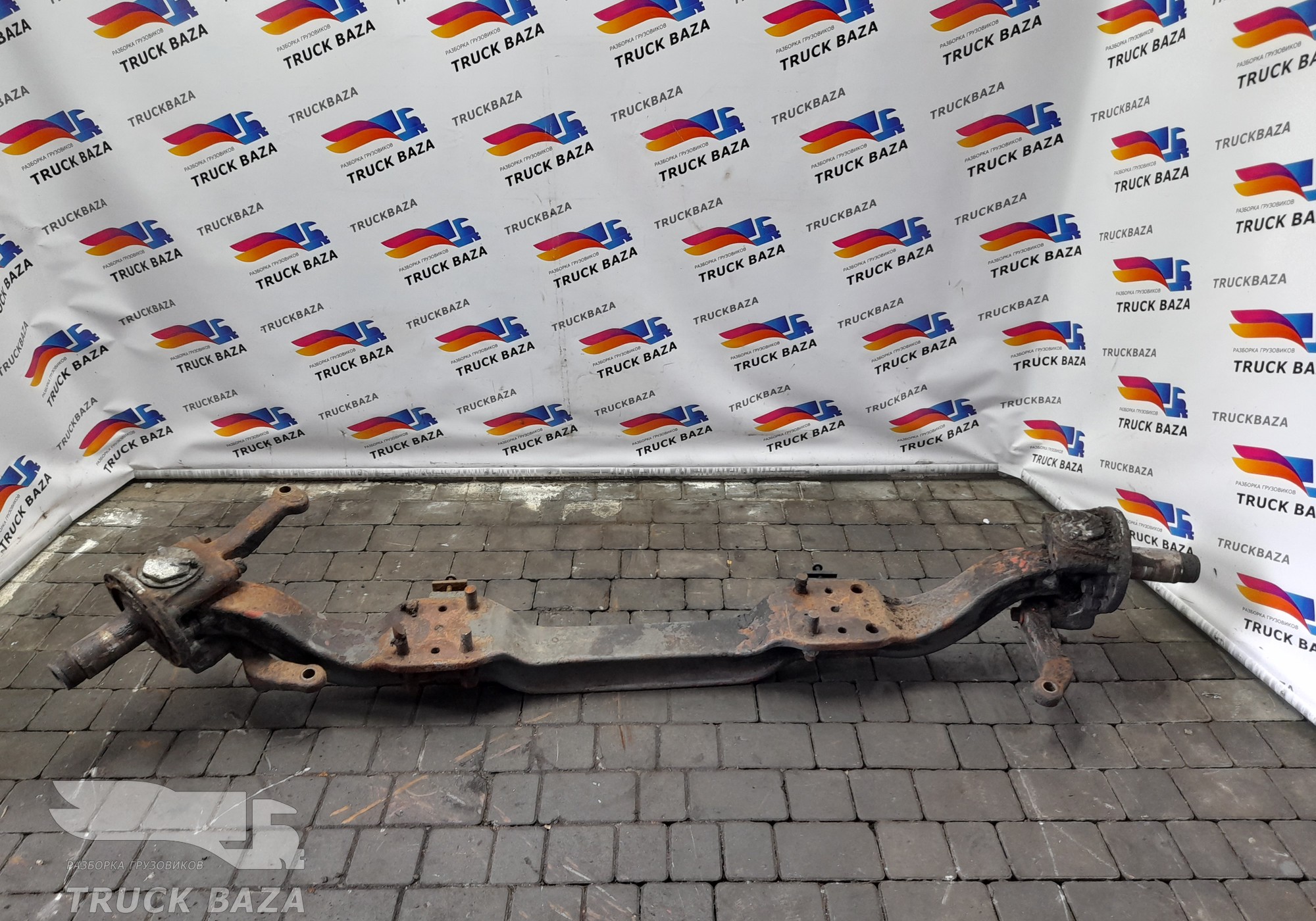 1076118 Балка передняя поперечная для Volvo