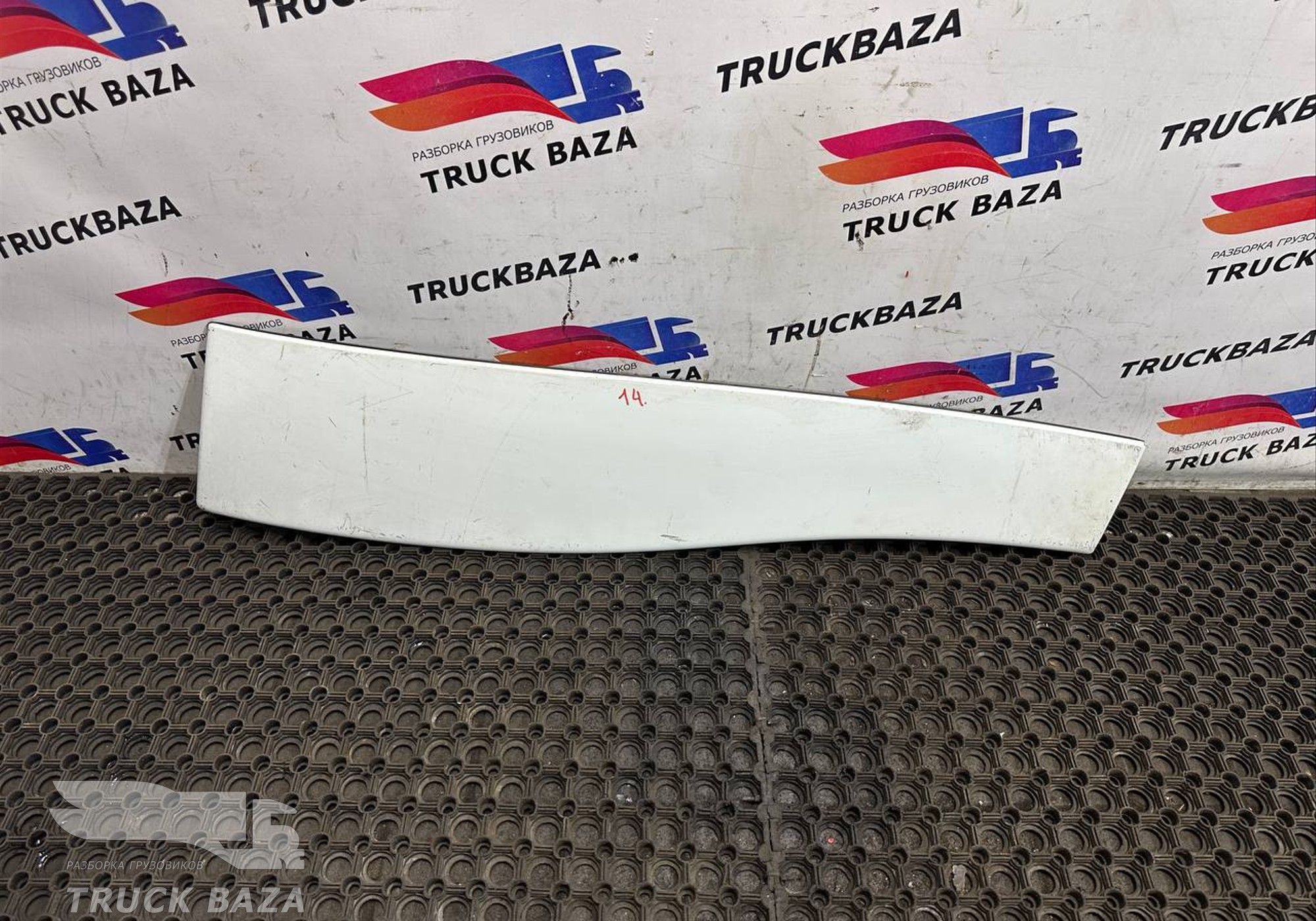 500397857 Накладка двери левой для Iveco Stralis I (с 2002)