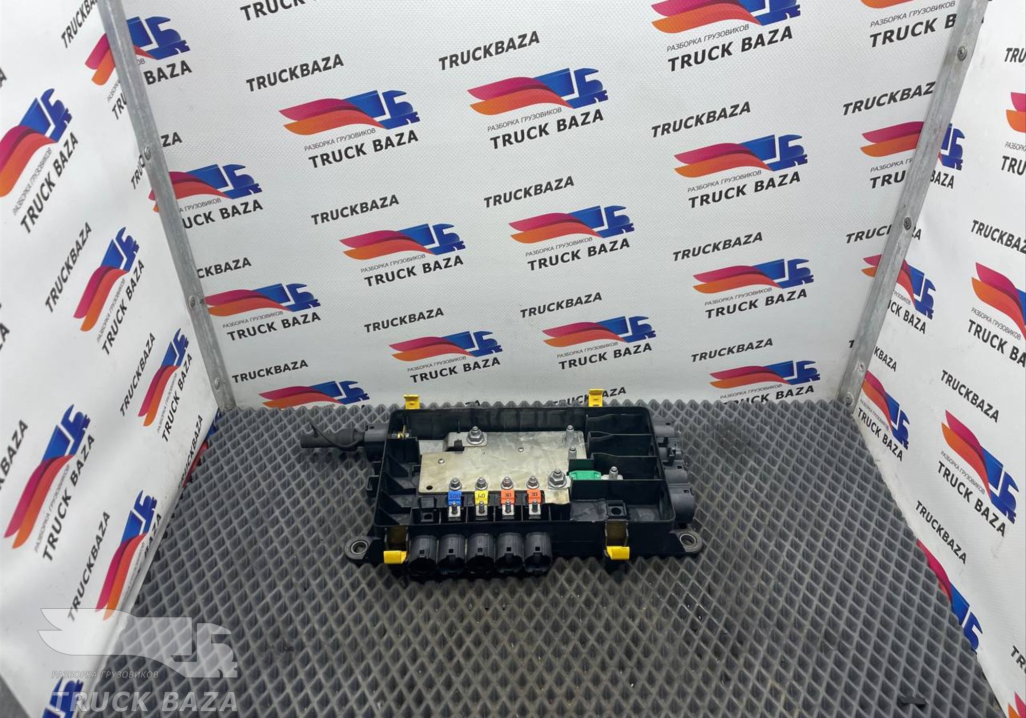 18026P0100A Блок предохранителей для КАМАЗ 54901