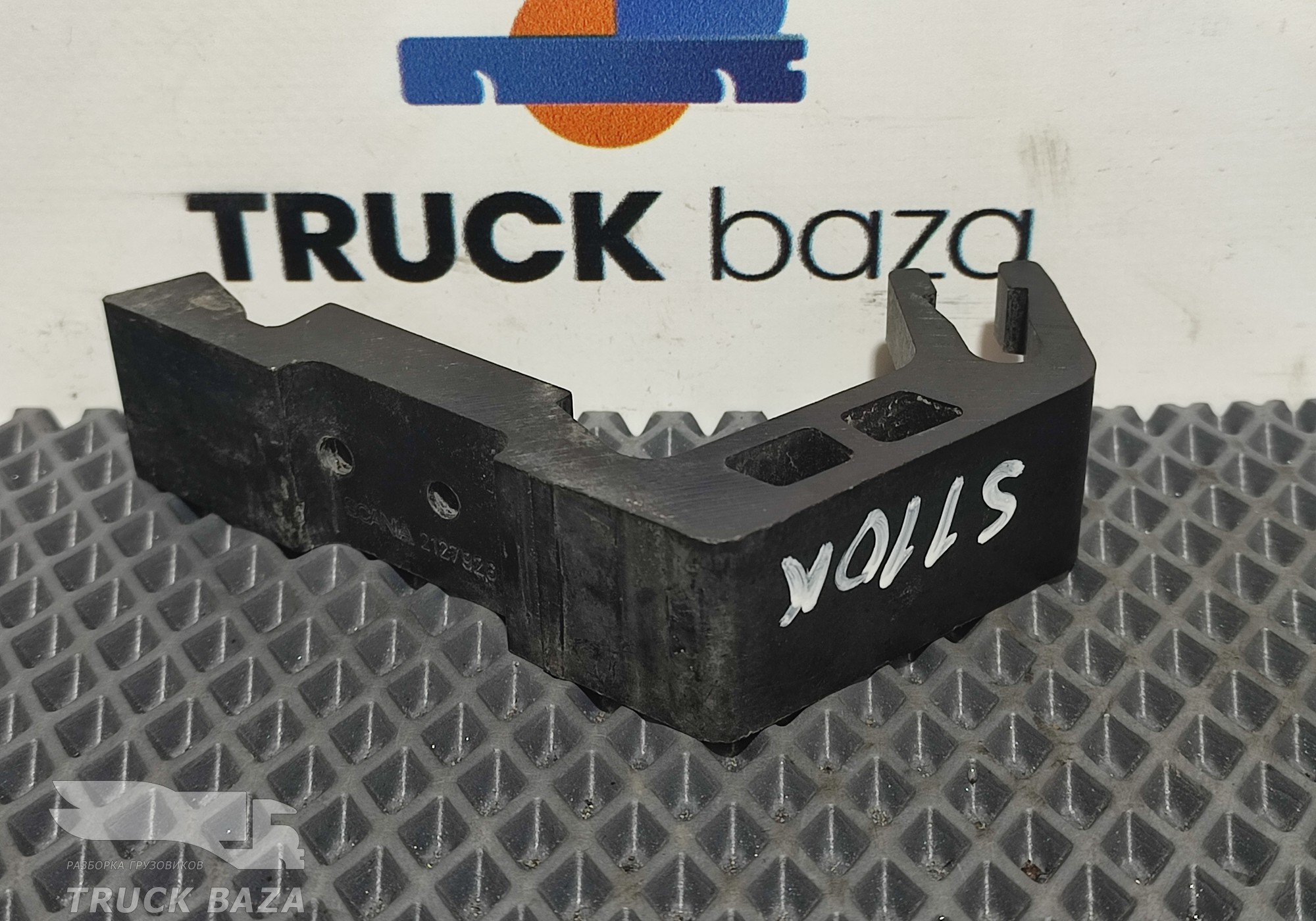 2127926 Кронштейн верхнего спойлера для Scania 6-series R (с 2016)