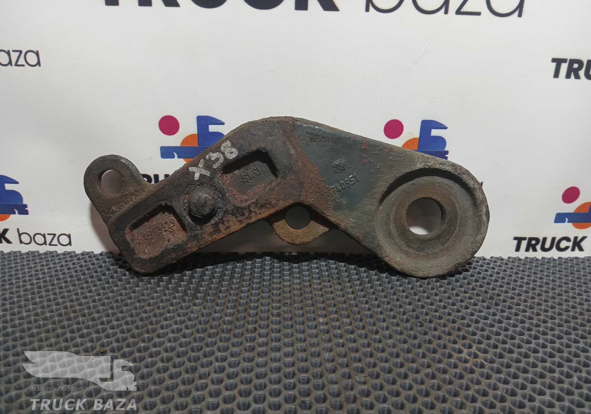 1740951 Кронштейн переднего амортизатора правый для Daf CF