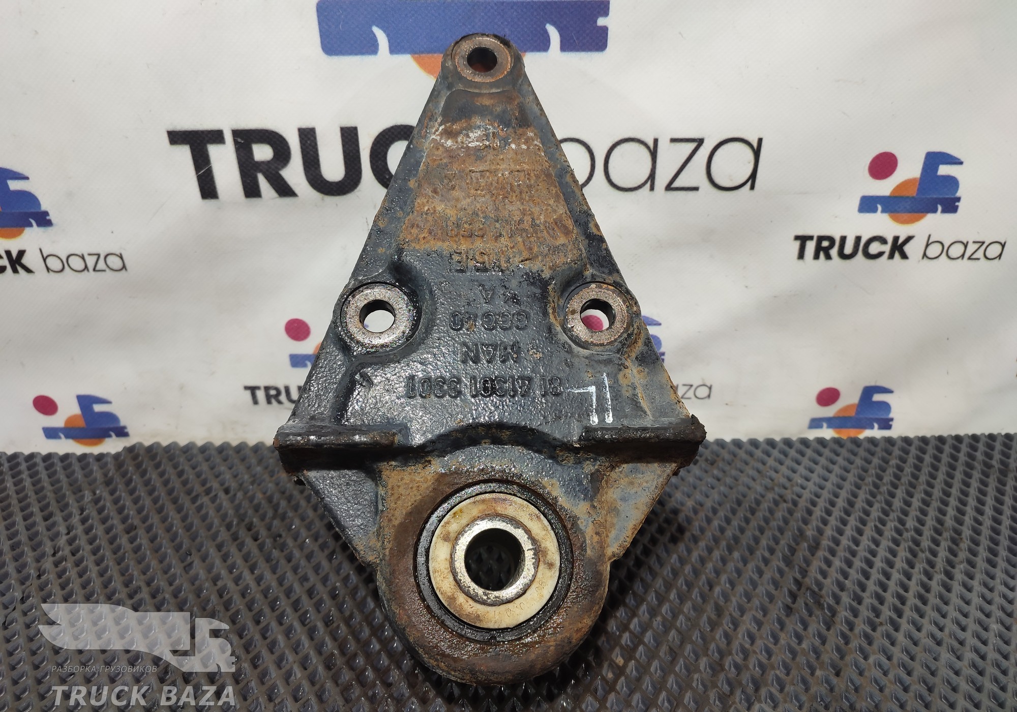 81413013301 Кронштейн передней рессоры