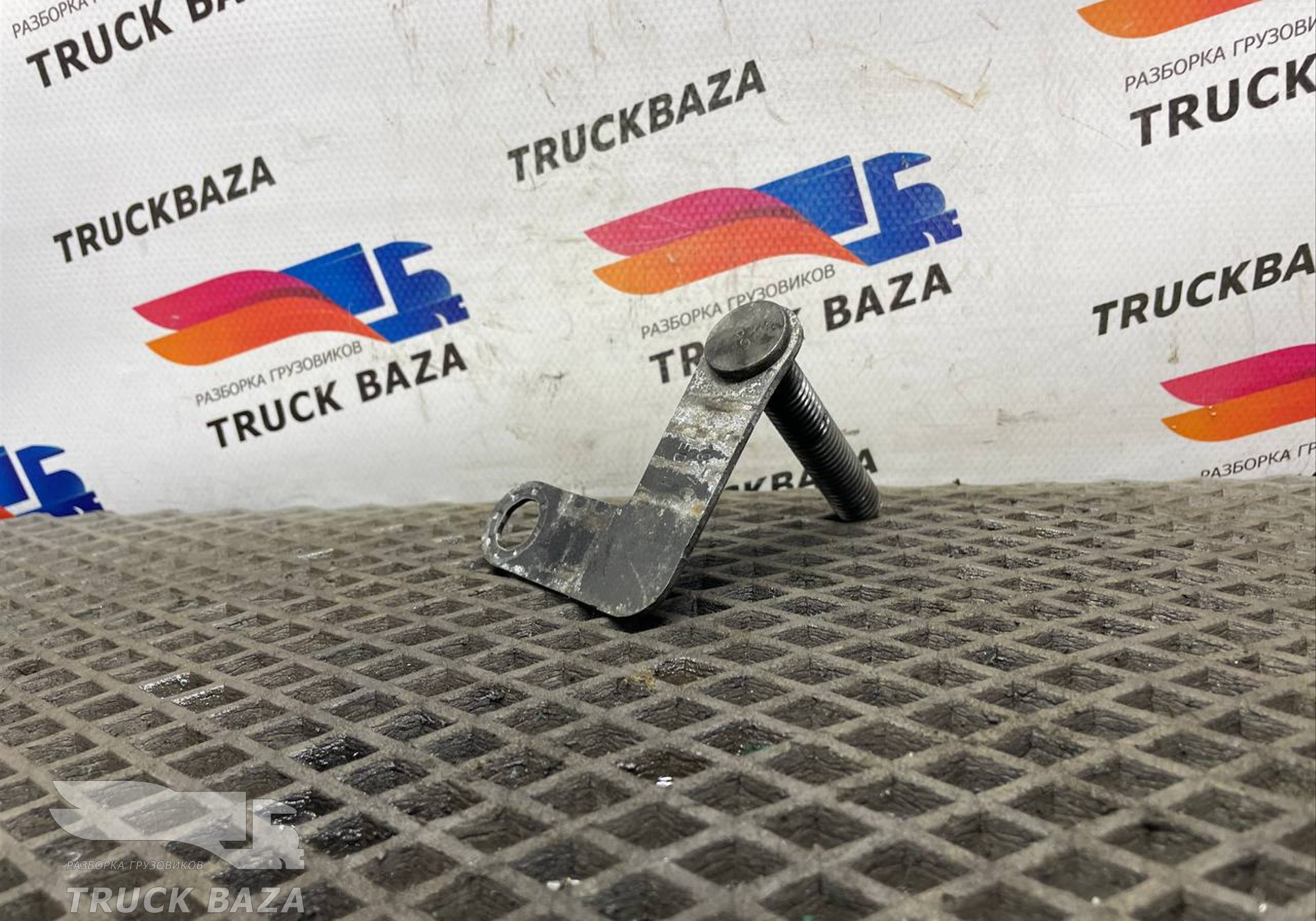 21519873 Кронштейн брызговика для Volvo FH