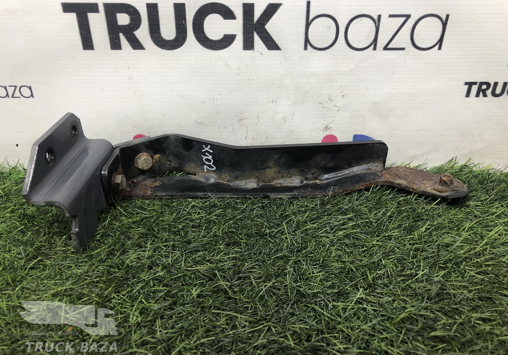 1640236 Кронштейн защиты двигателя правый для Daf XF105 (с 2005)