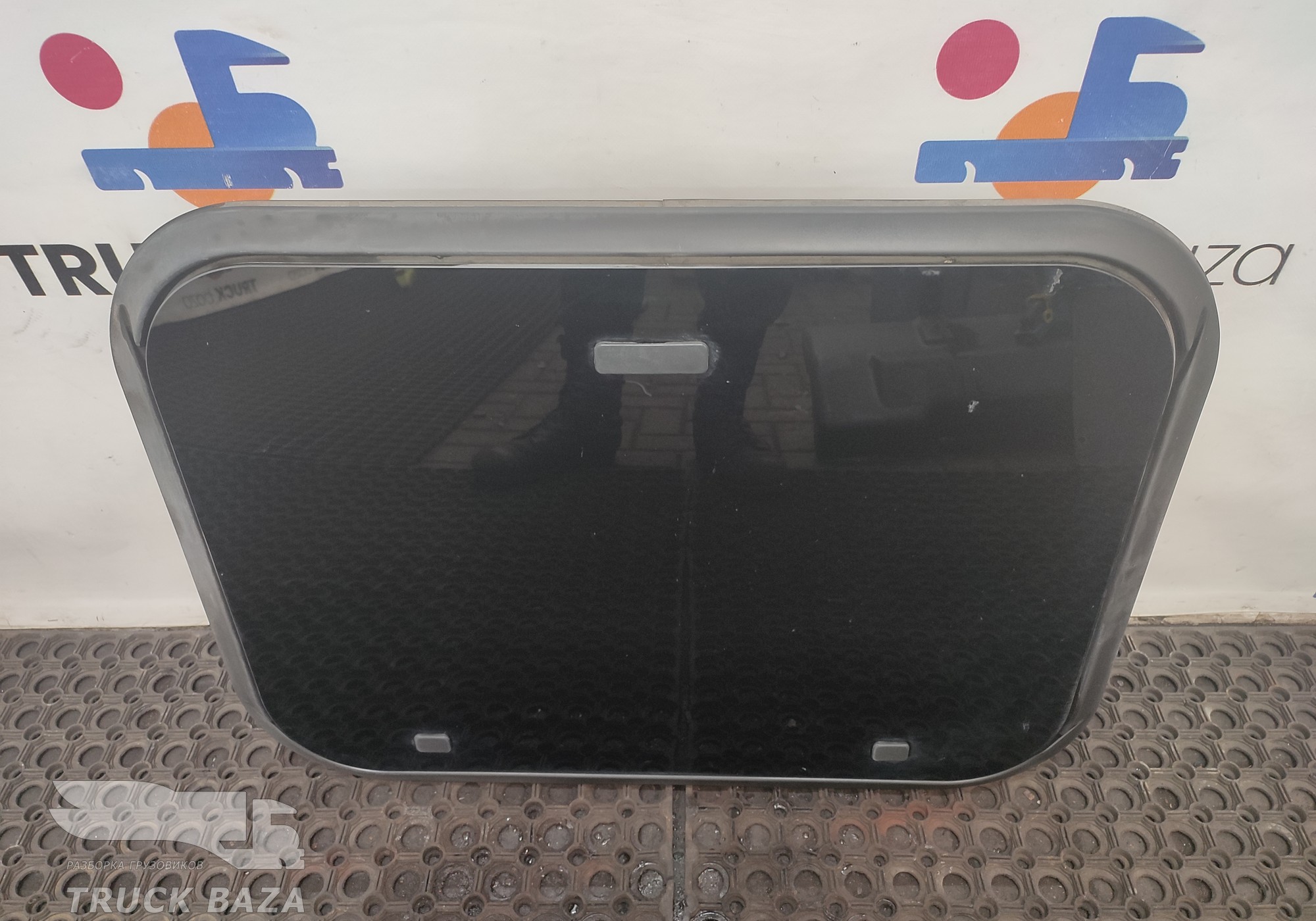 A9438300142 Люк в сборе