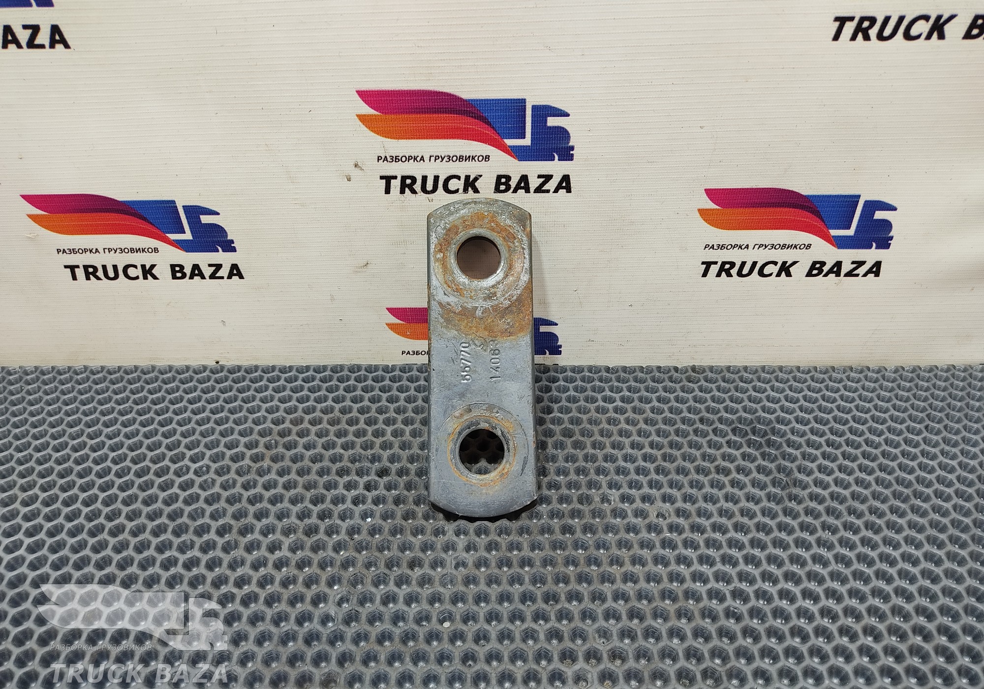 5010557704 Серьга рессоры передней для Renault