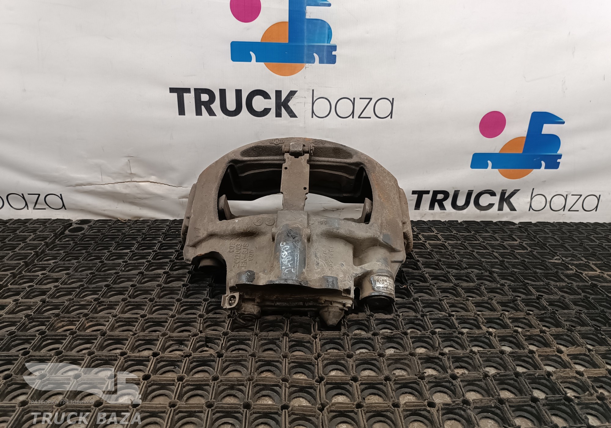 5801341082 Суппорт правый для Iveco EuroTech