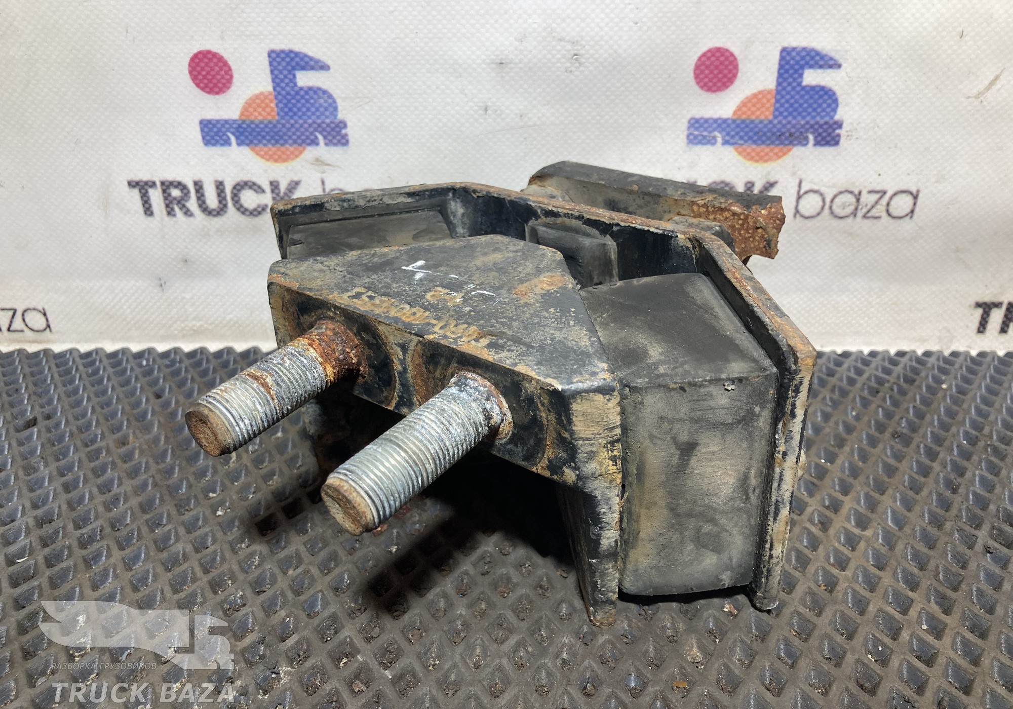 54901001353 Подушка двигателя передняя для КАМАЗ 5490 (с 2013)