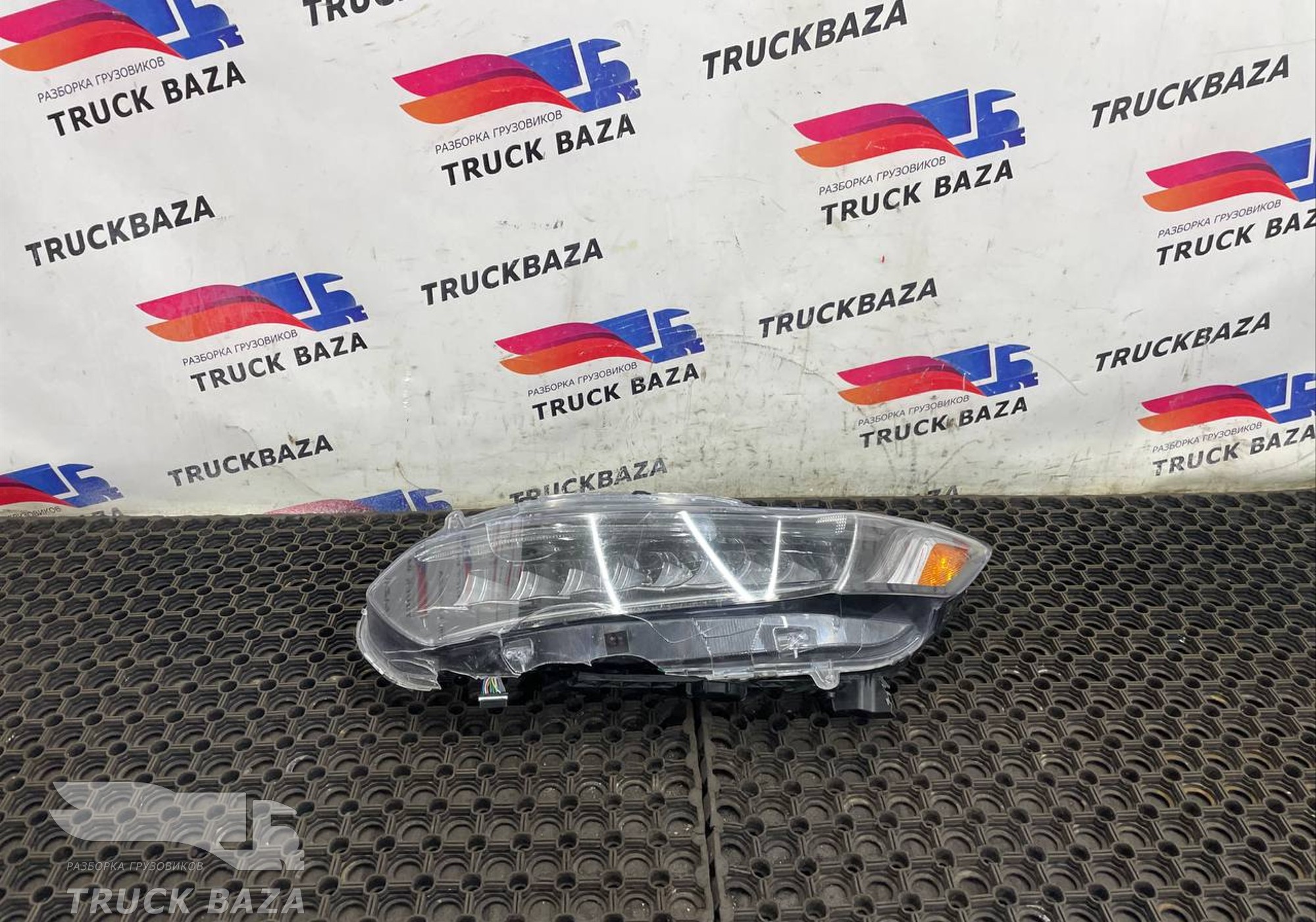 33100TVAA01 Фара правая для Honda Accord X (с 2017)