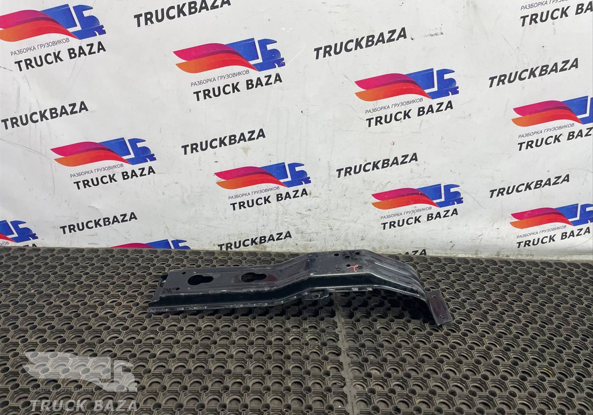 82690888 Кронштейн подножки для Volvo FH 4 (с 2012)