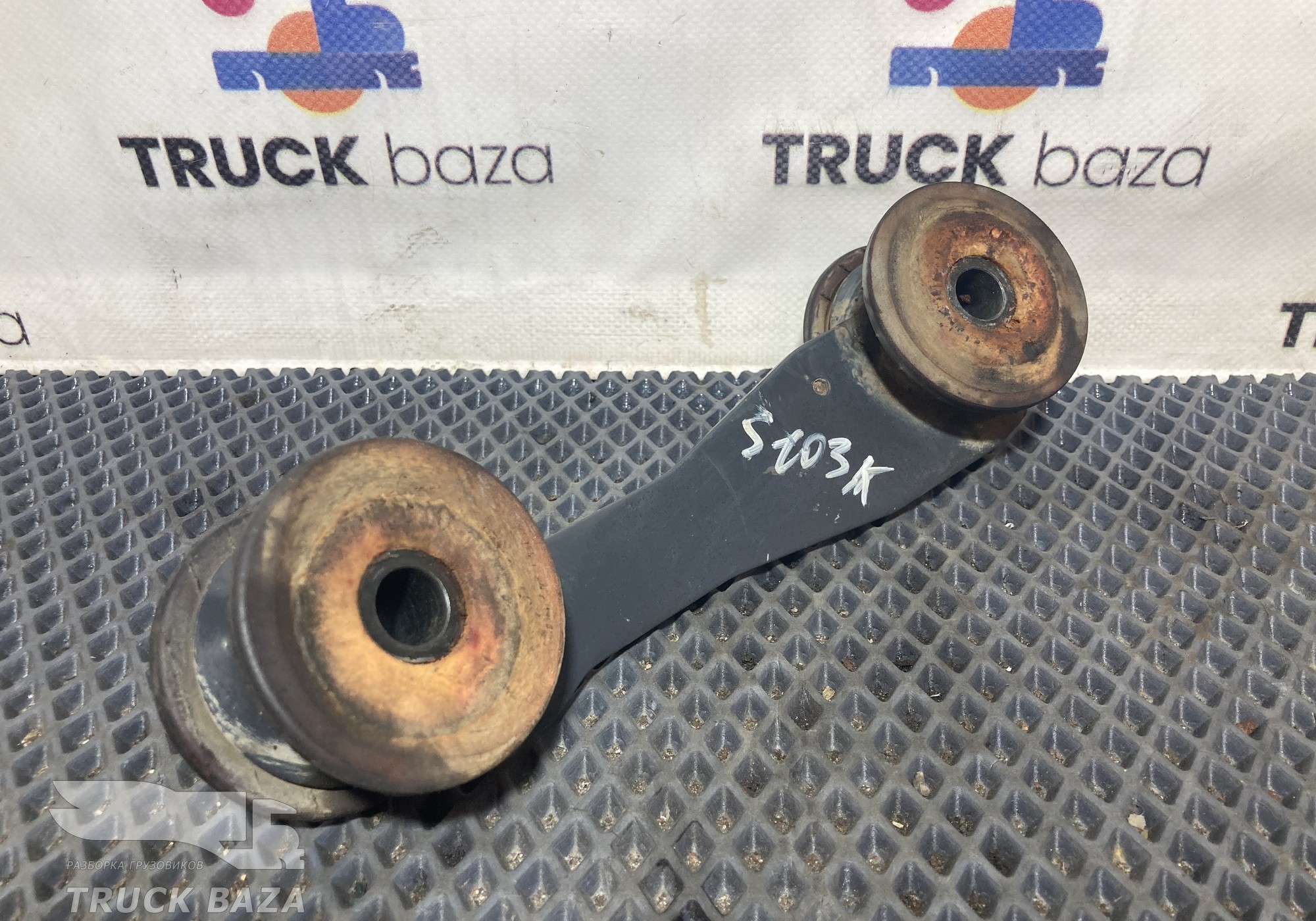 1781929 Кронштейн амортизатора кабины