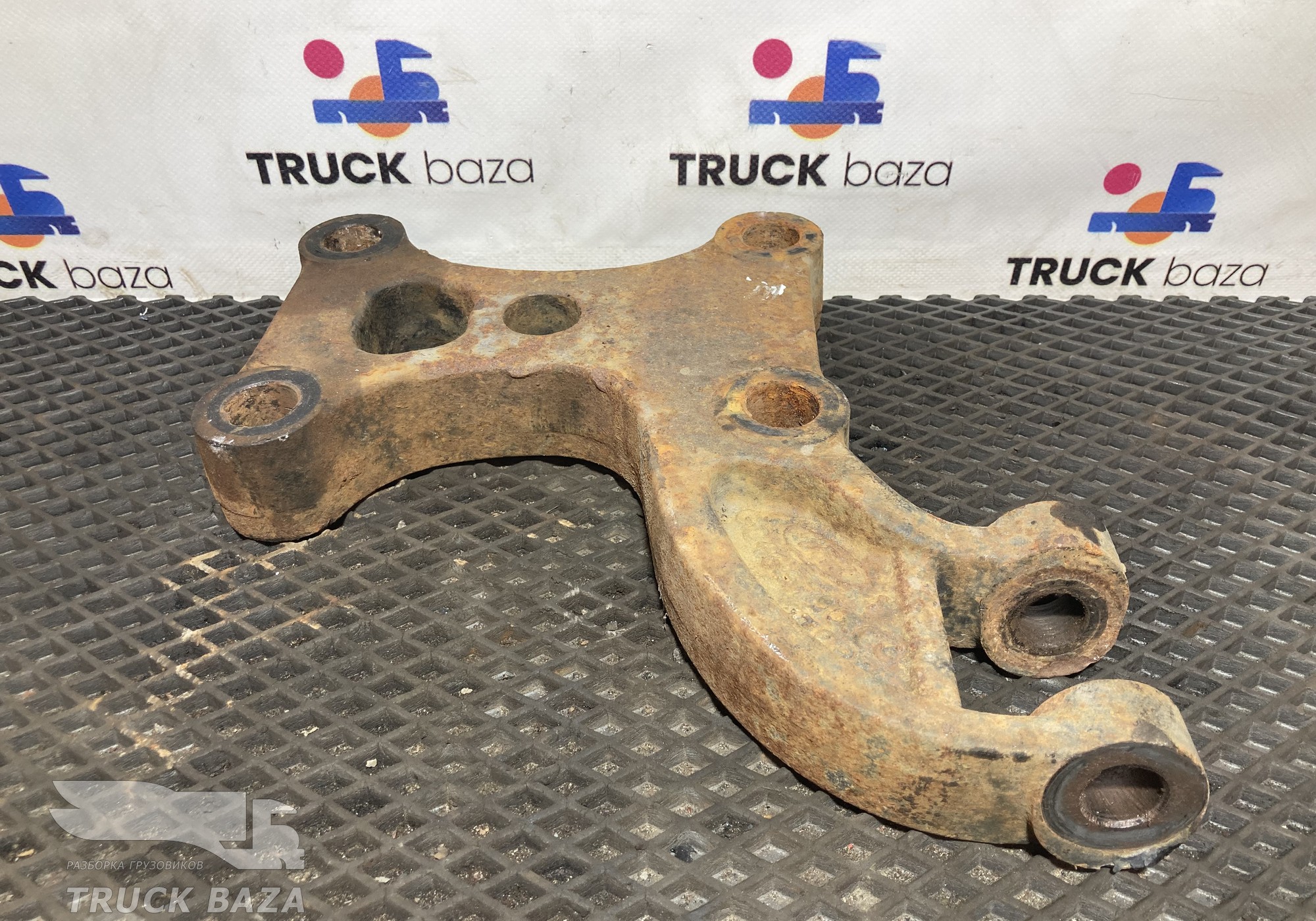GC465796CC Кронштейн передней рессоры левый для Ford F-MAX (с 2018)