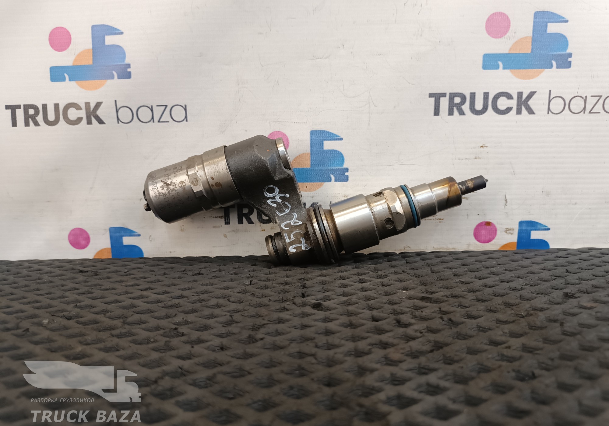 1943974 Форсунка топливная для Scania