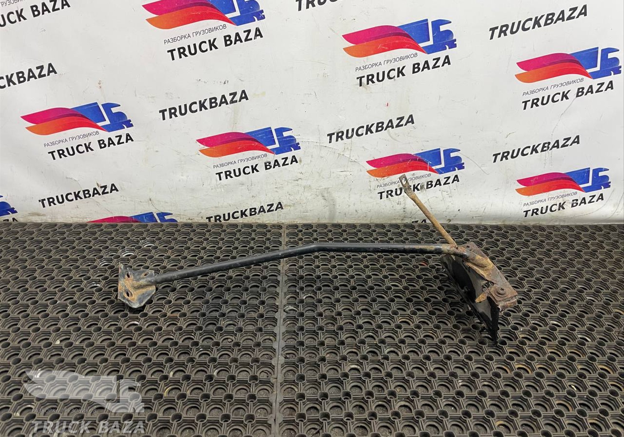 1747868 Кронштейн подножки правый для Daf XF105 (с 2005)