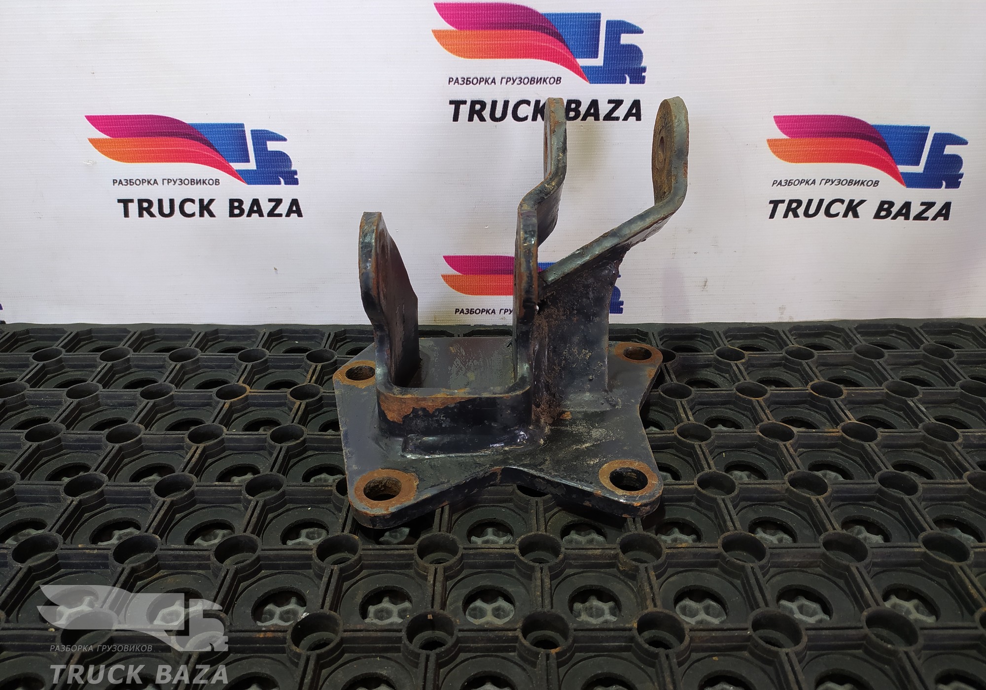85417205034 Кронштейн торсиона кабины R для Man TGA