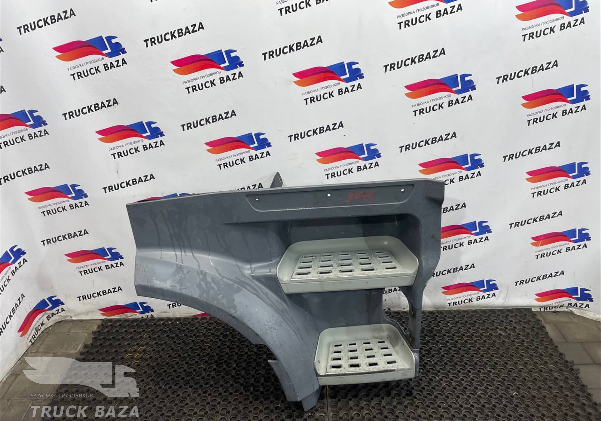 1835024 Корпус подножек правый для Daf XF106 (с 2012)