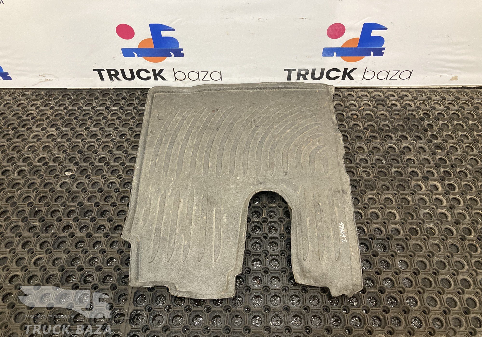 81628600870 Покрытие напольное левое для Man TGS II (с 2012)