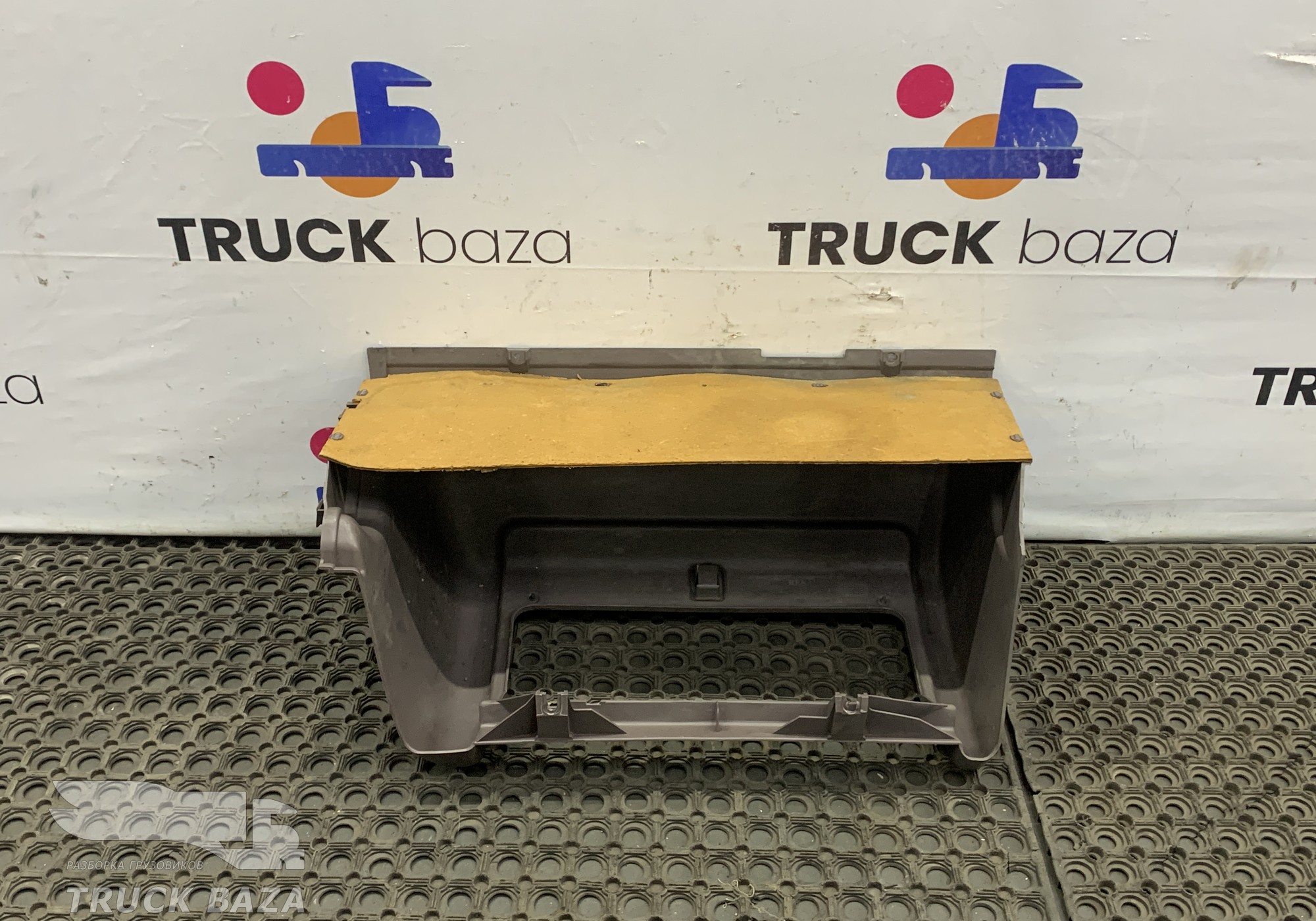 5010325174 Ящик вещевой для Renault Magnum III E-tech (с 2001 по 2005)